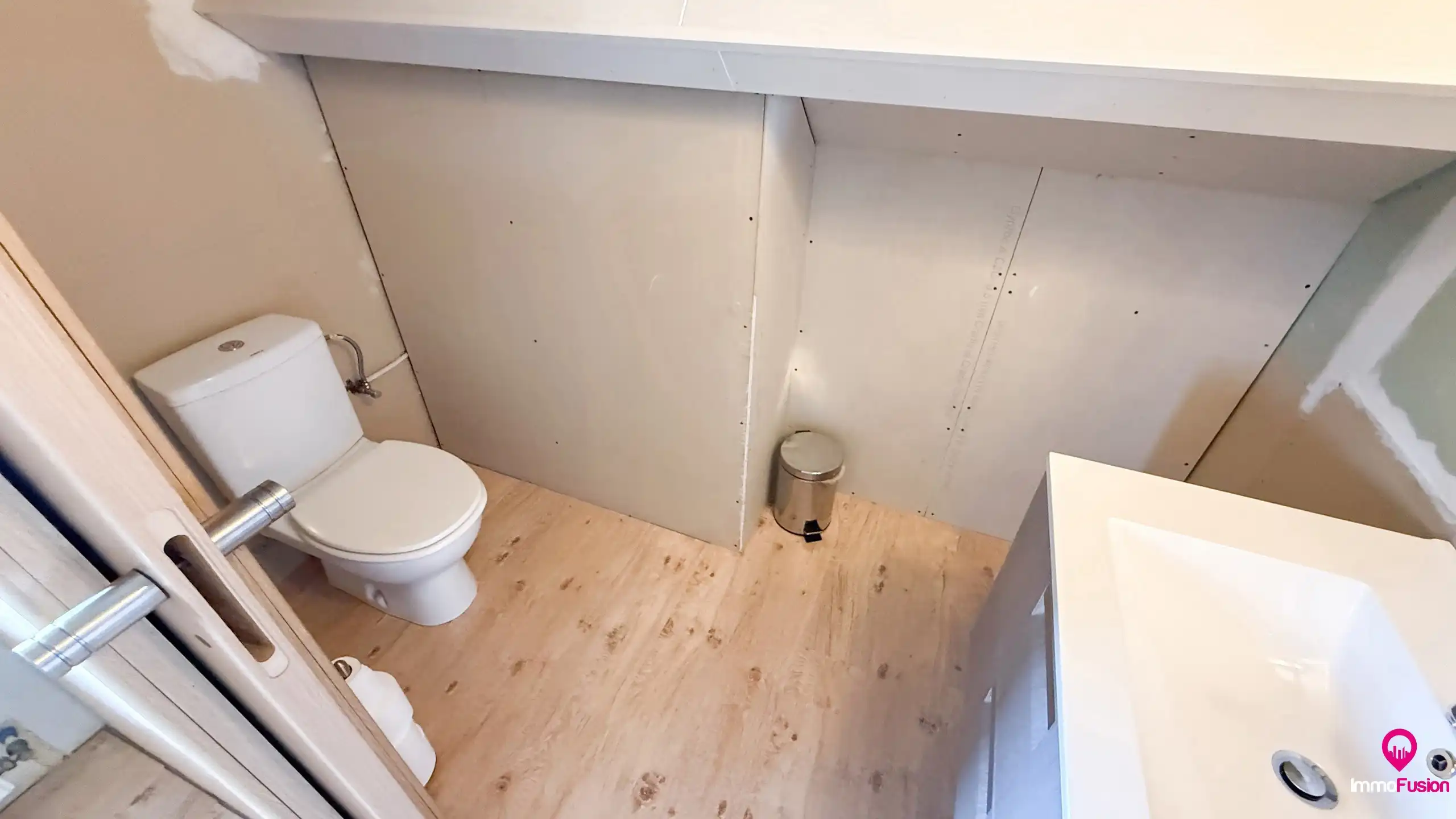 Charmante woning met 5 slaapkamers op een ruim perceel foto 32