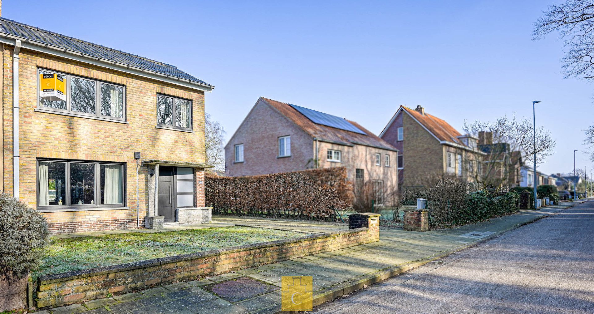 Hoofdfoto van de publicatie: Halfopen bebouwing met grote tuin en prachtig uitzicht nabij Station