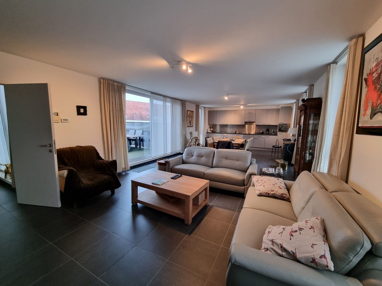 Exclusief ruim penthouse/loft in hartje Hasselt foto 4