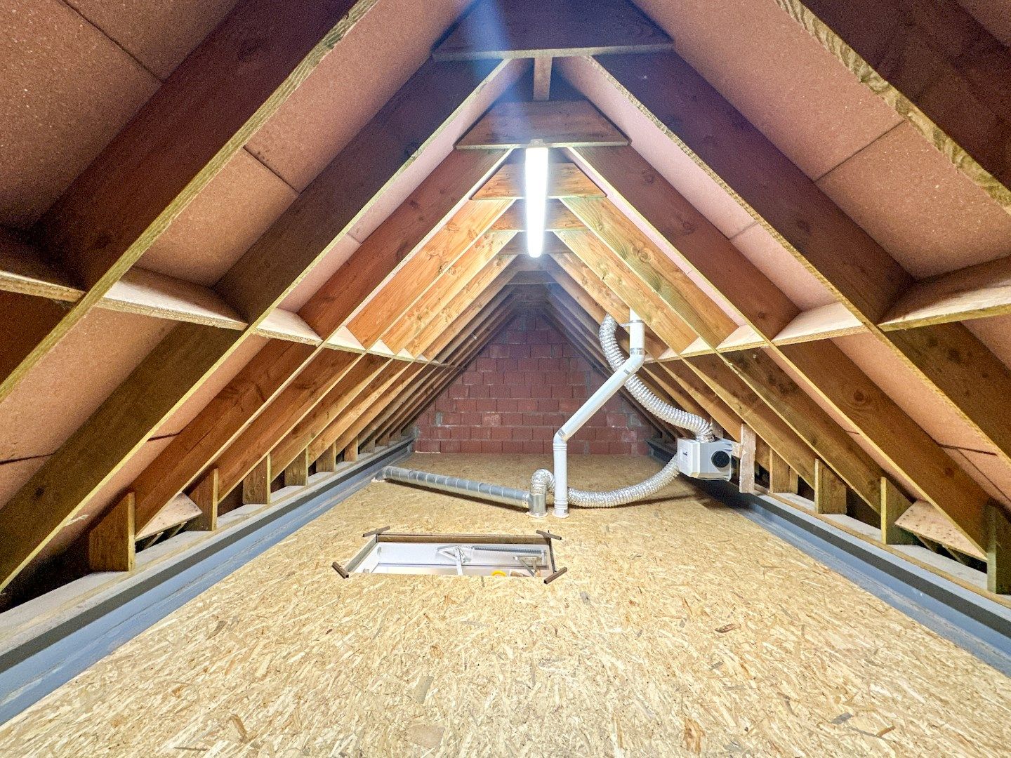 Instapklare woning met 3 slpk, tuin, autostaanplaats, rustige gelegen te Lichtervelde foto 24