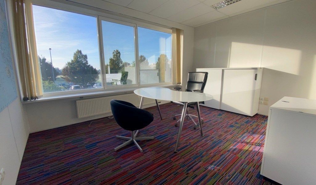 Instapklaar kantoor te huur in Brandstraat, Lokeren foto 2