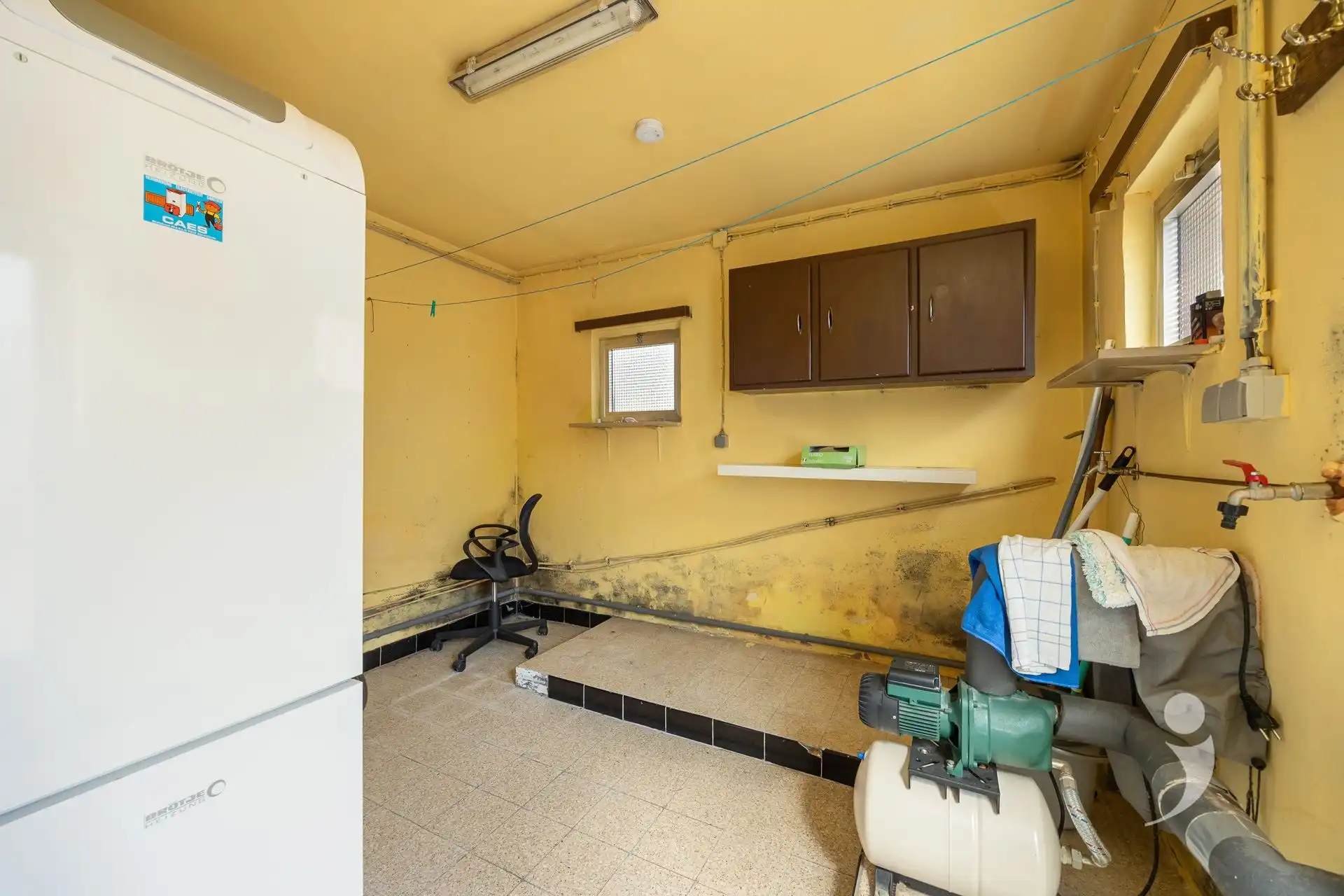 Te renoveren woning met vier slaapkamers!  foto 12