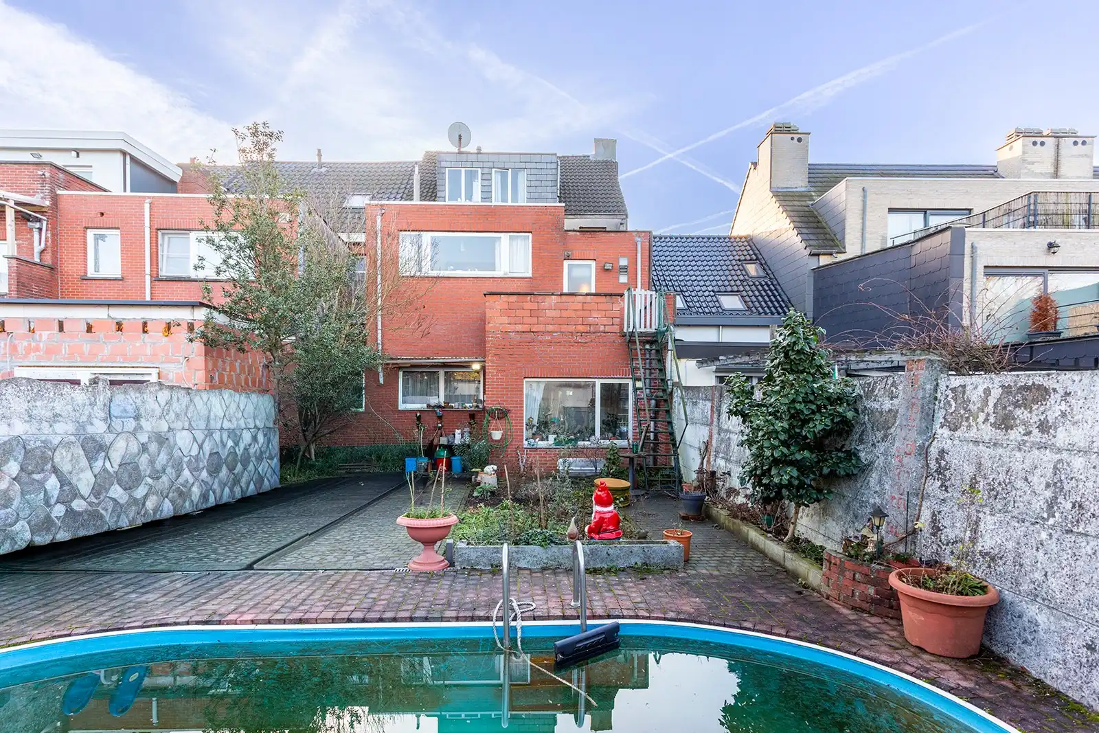 Ruime te renoveren woning met top potentieel en zwembad foto 5