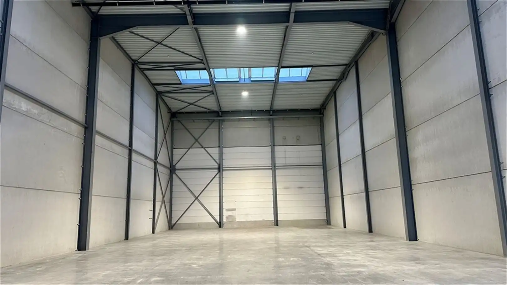 Ruim magazijn te huur in Hooglede foto 4