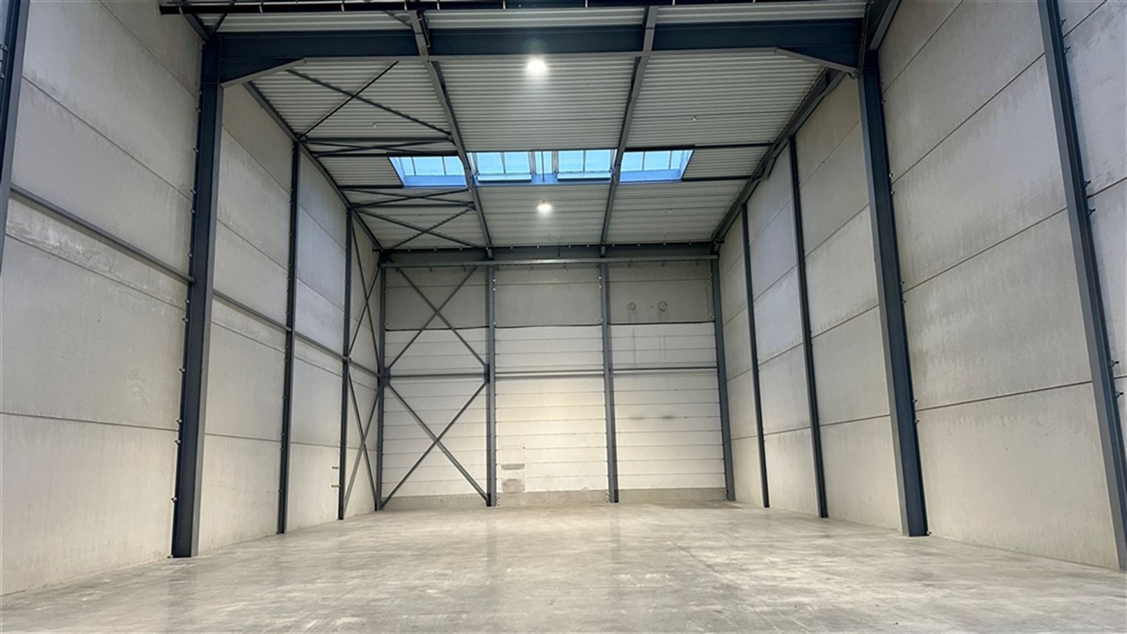 Ruim magazijn te huur in Hooglede foto 4