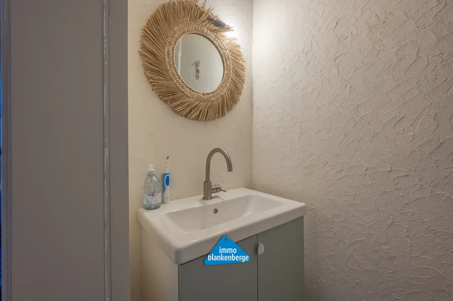 Zeer Ruim en Stijlvol gerenoveerd appartement van 232m² op een toplocatie vlak bij het strand. foto 22