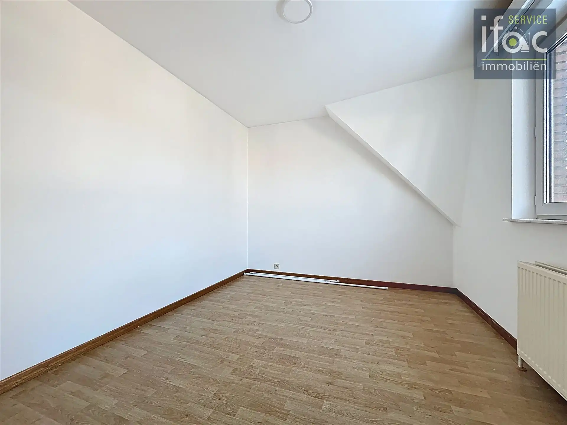 Villa met 5 slaapkamers, 2 badkamers op uitstekende locatie foto 20