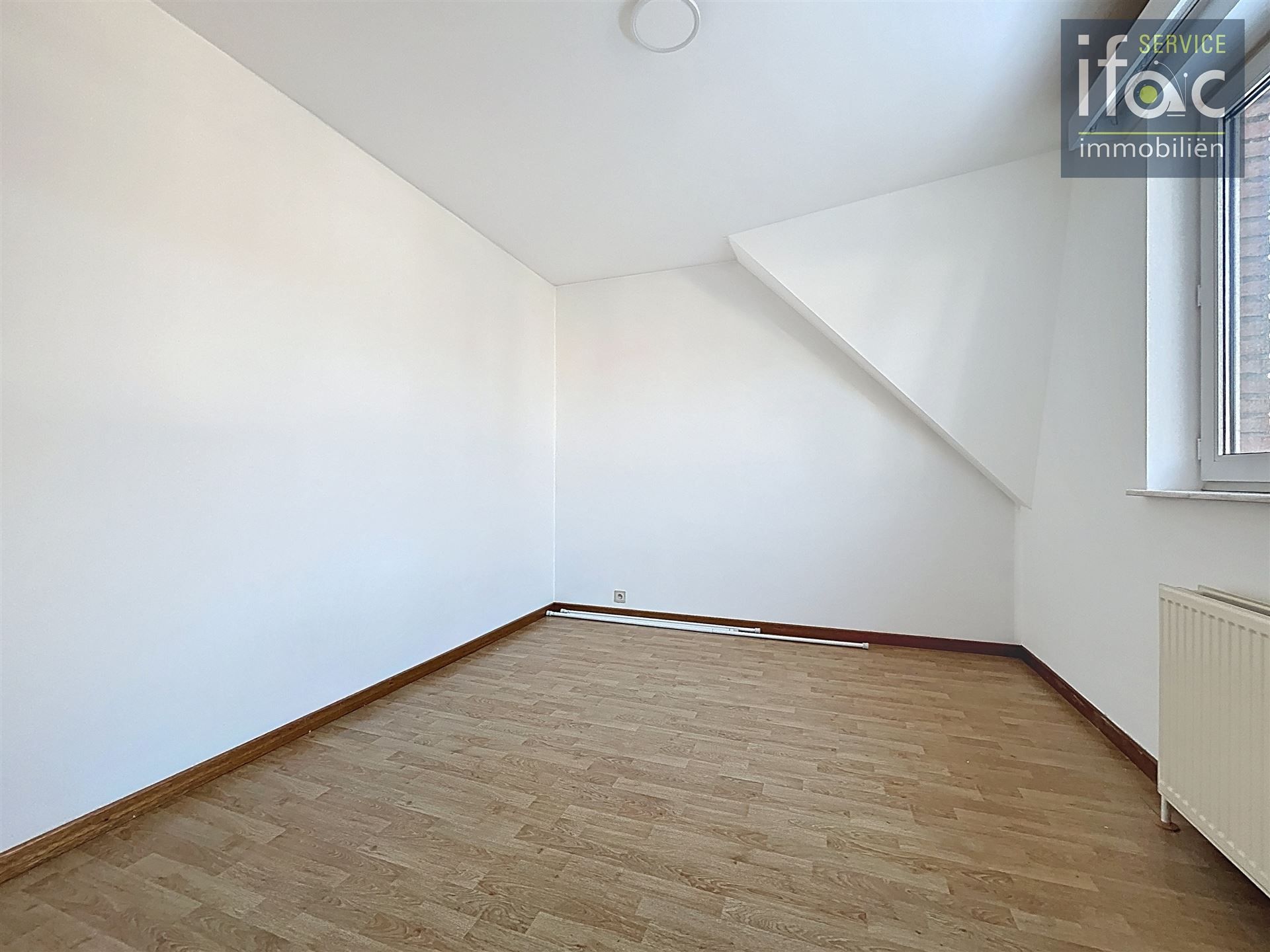 Villa met 5 slaapkamers, 2 badkamers op uitstekende locatie foto 20