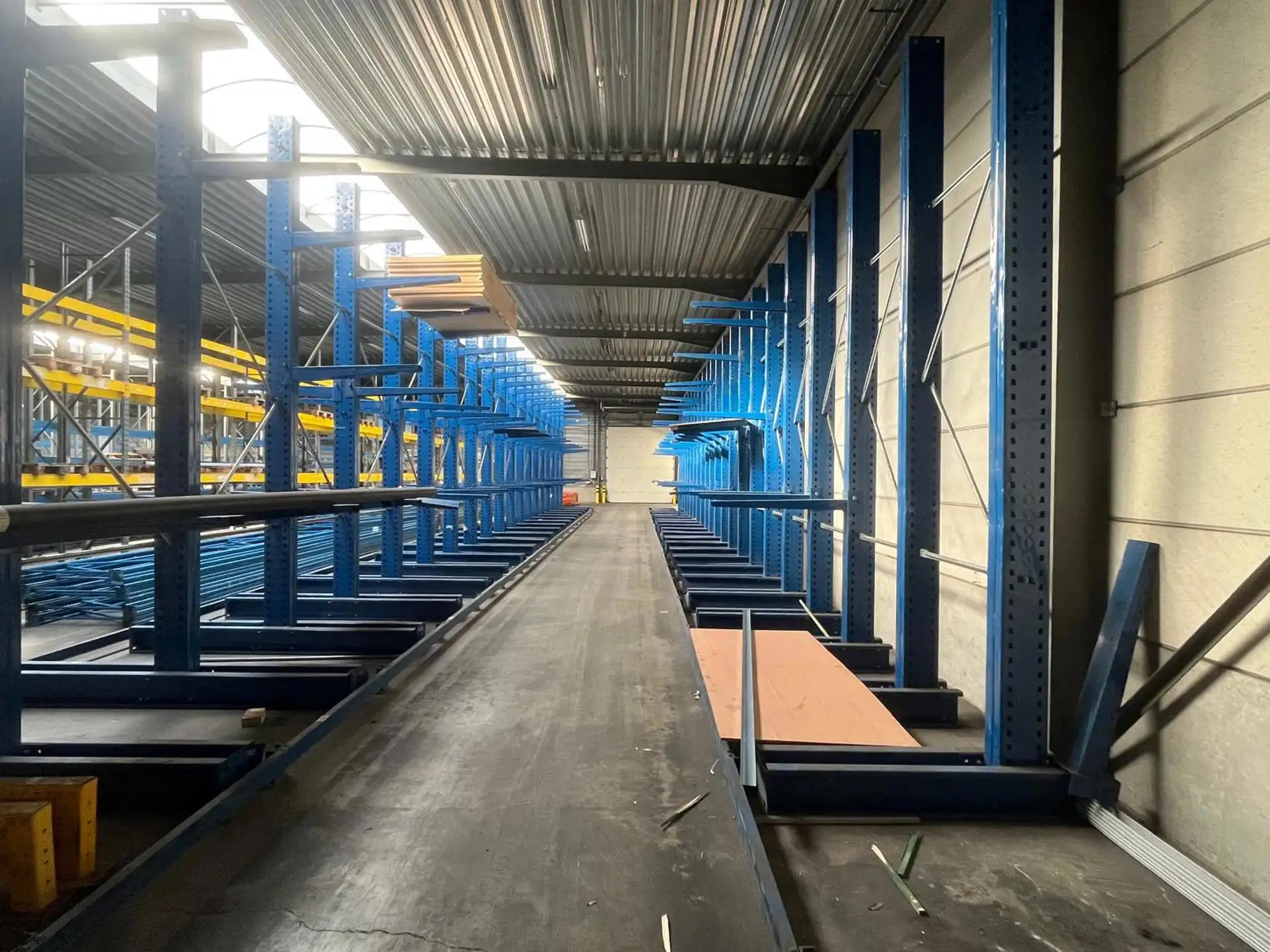 Magazijn ca.2.700m² met los- en laadzone te Merksem. foto 10