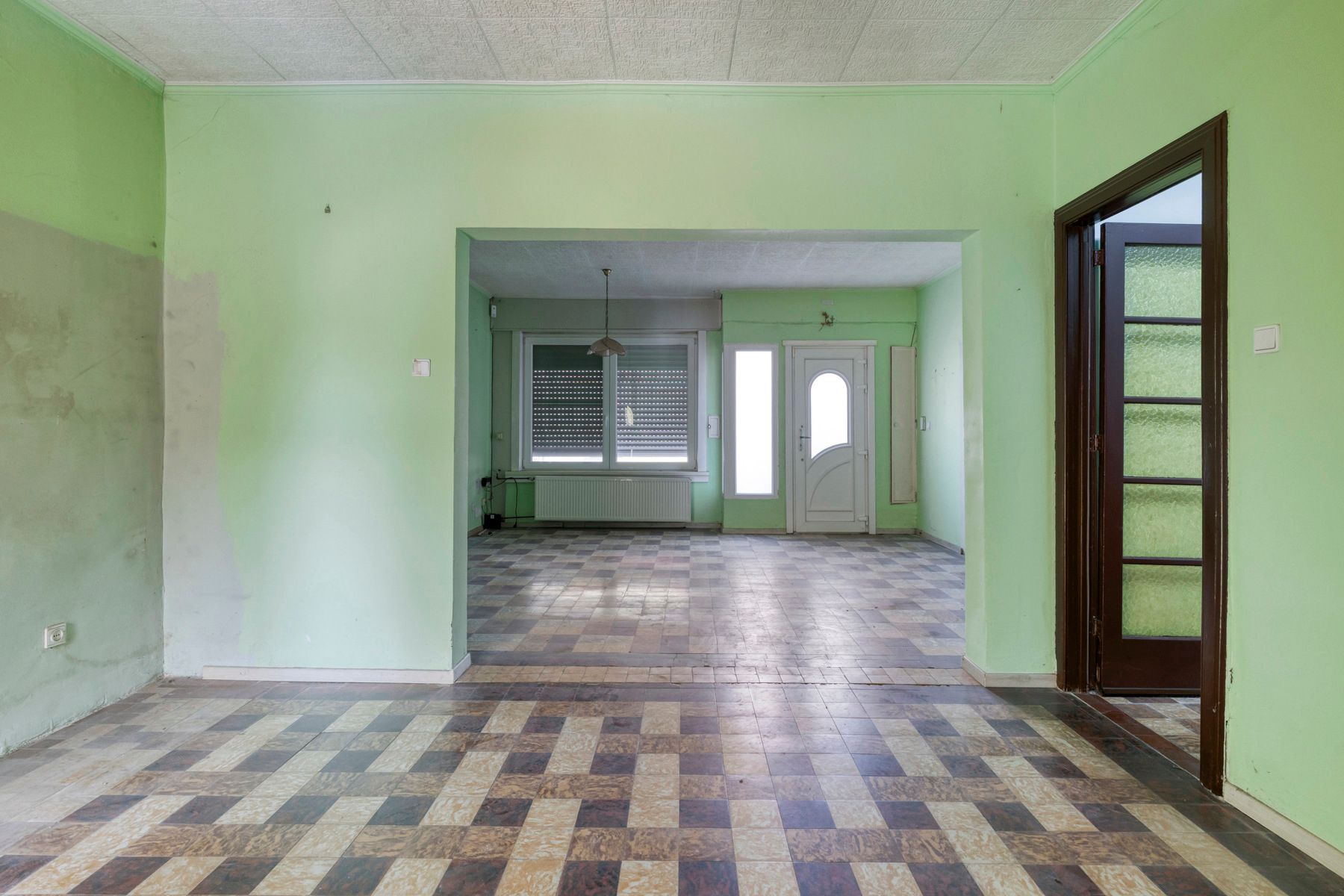 Te renoveren woning met ruime tuin. foto 5