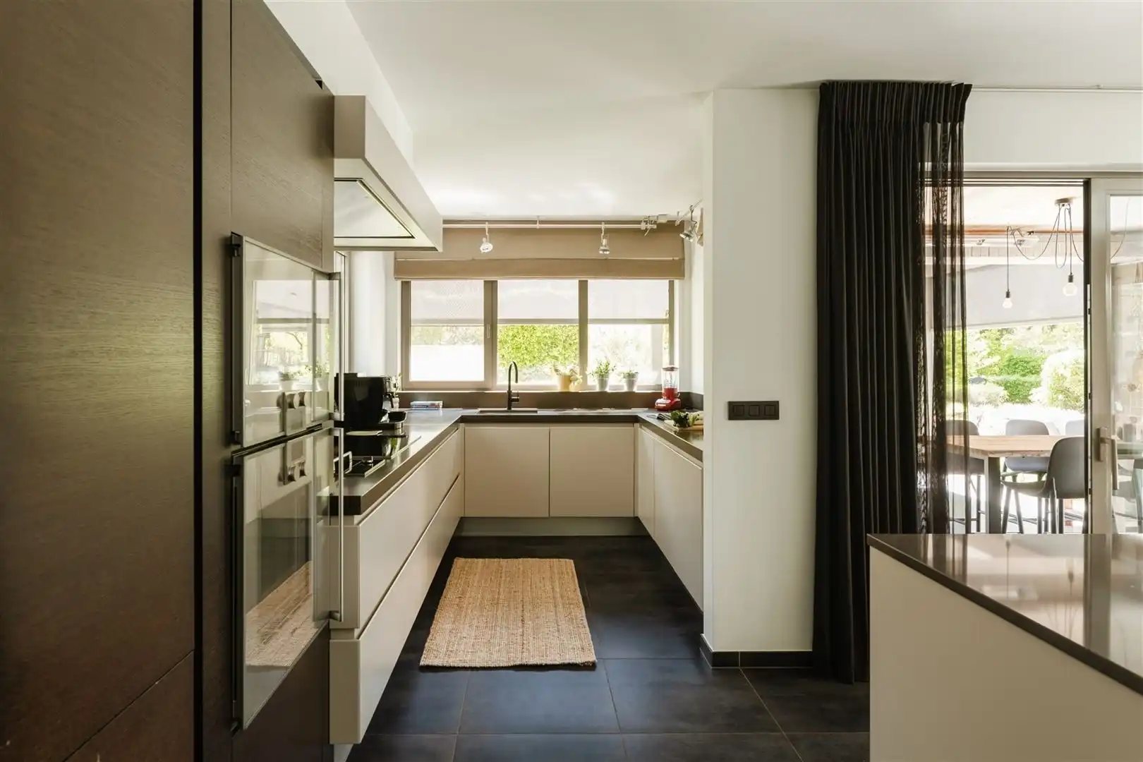 Exclusieve familievilla met zwembad aan de Kesselse Heide. foto 11