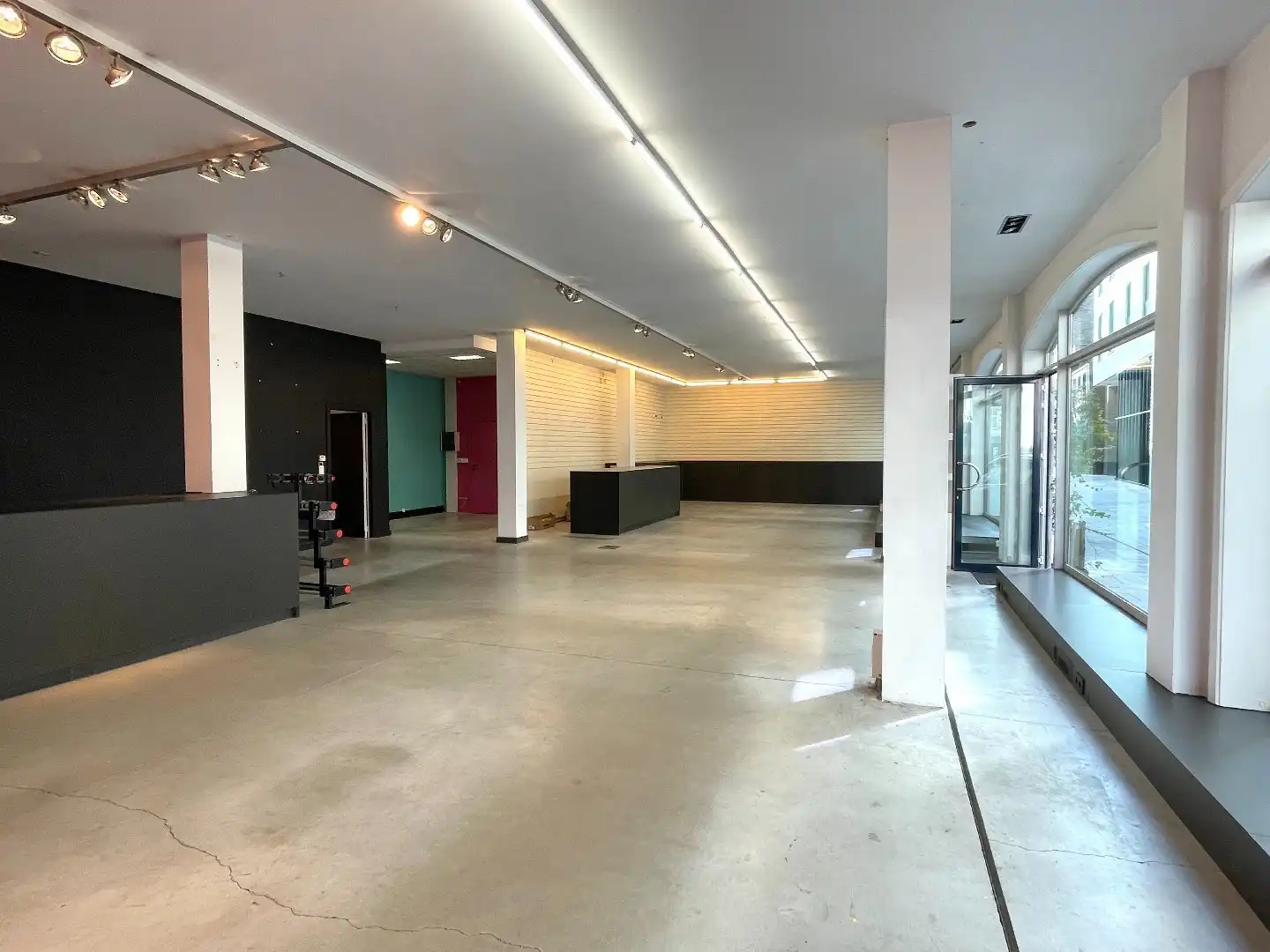 Prachtige handelsruimte te huur in het centrum van Kortrijk! foto 4