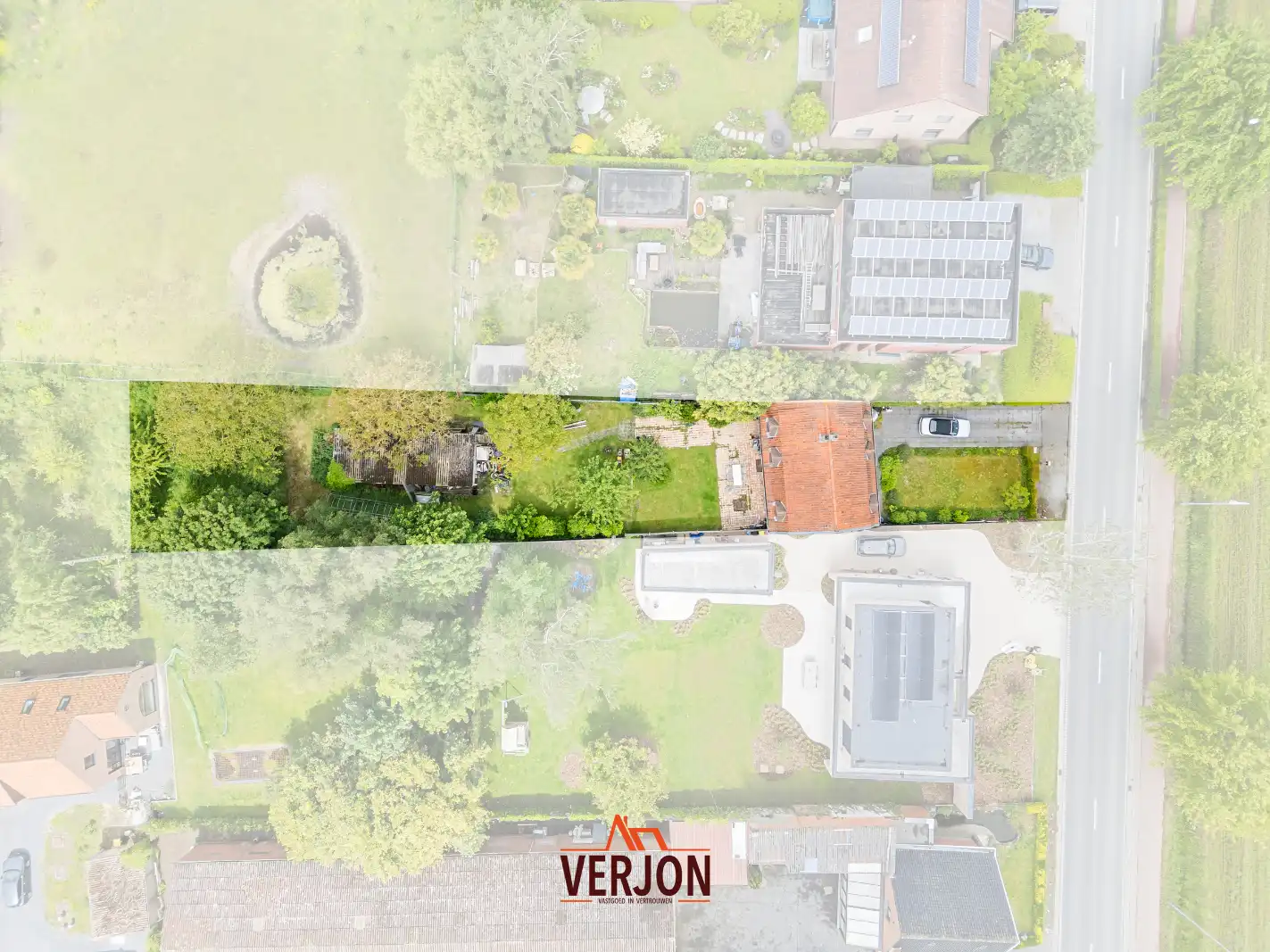 Te renoveren woning met enorm perceel van 2.251 m² in Emelgem! foto 3