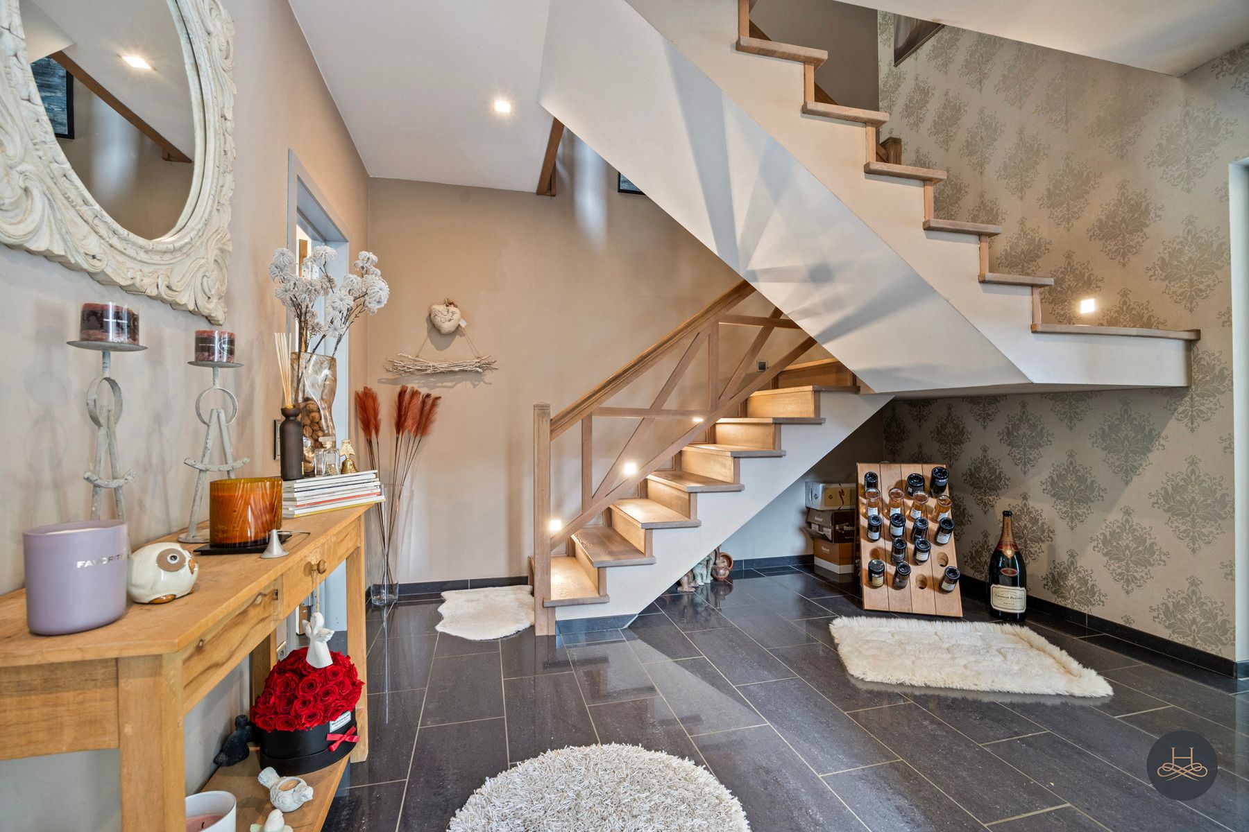 Imposante ruime villa met zwembad en een prachtige tuin foto 13