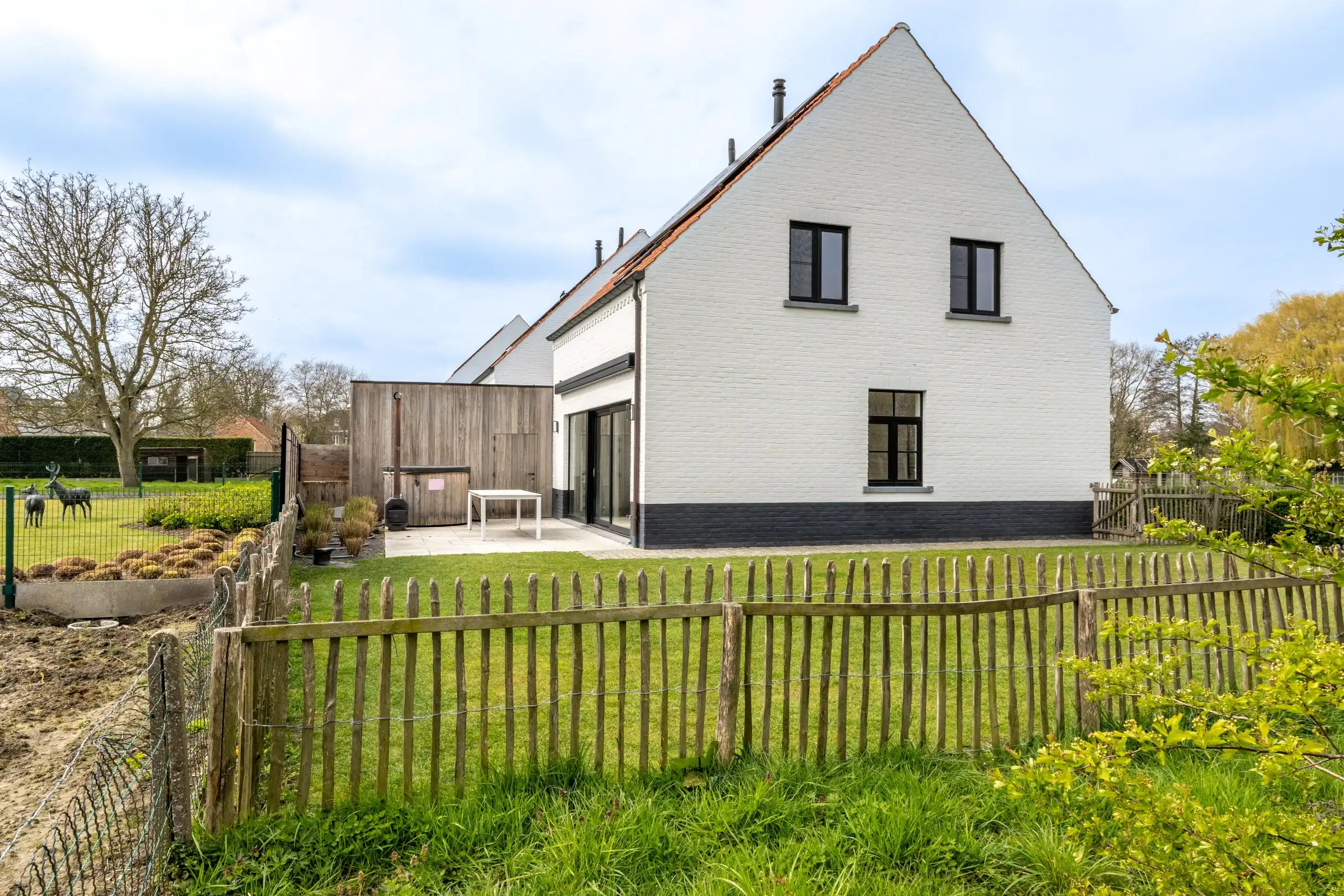 Prachtige halfopen woning te Moerkerke foto {{pictureIndex}}