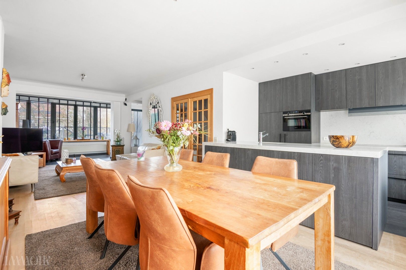 Prachtig gerenoveerde woning met praktijk/studio in hartje Schoten. foto 3