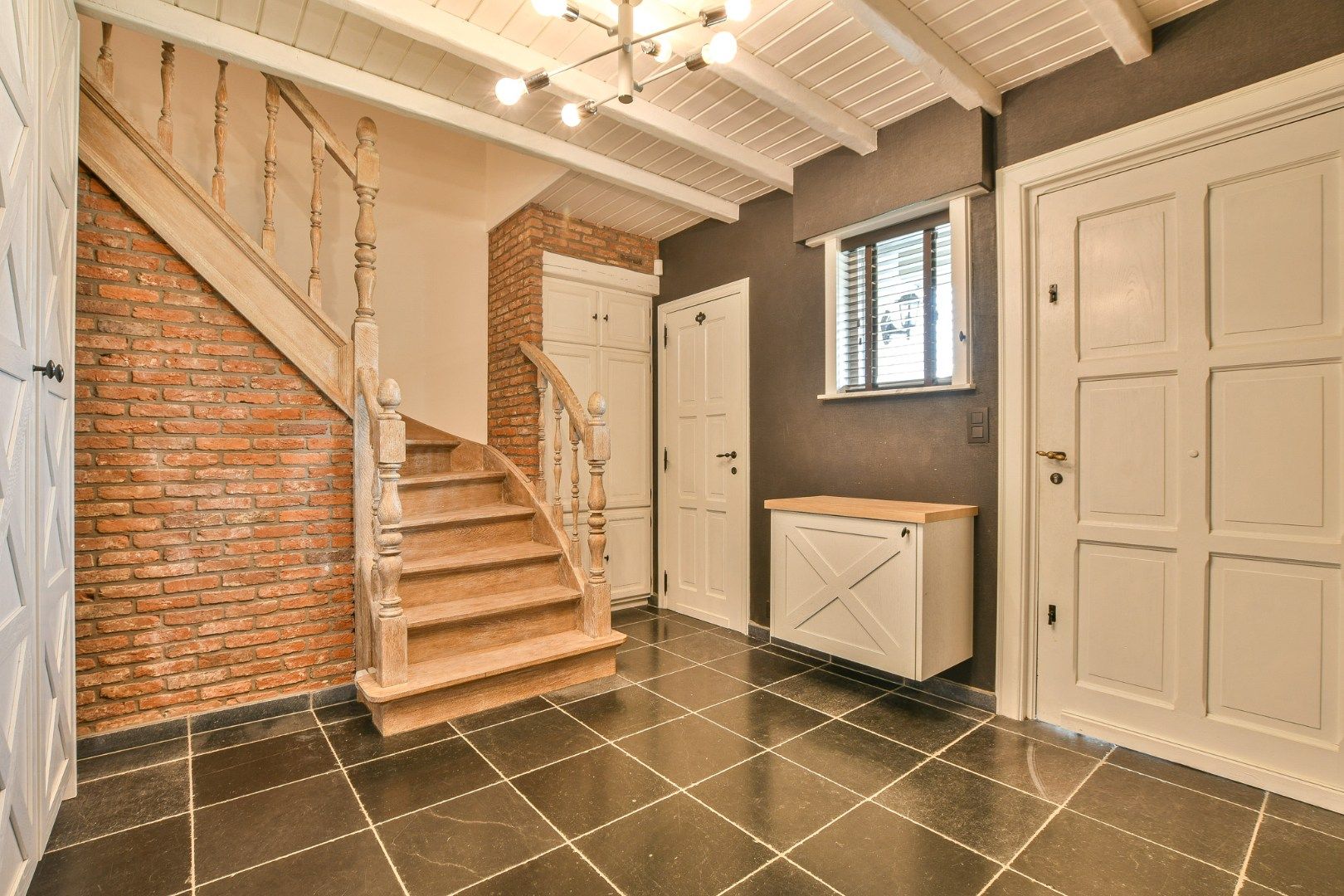 Prachtig gerenoveerde villa met charmante elementen in het centrum van Lissewege! foto 19