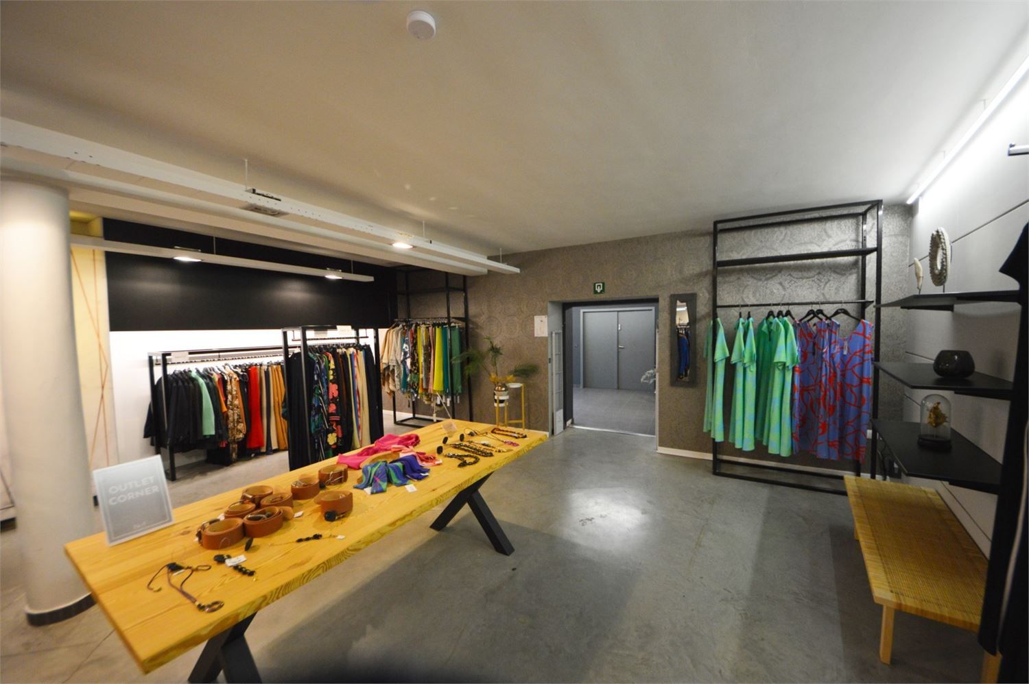 UNIEKE COMMERCIËLE OPP. 630 M2 MET PARKING NAAST ZEEMAN EN MULTIPHARMA foto 9