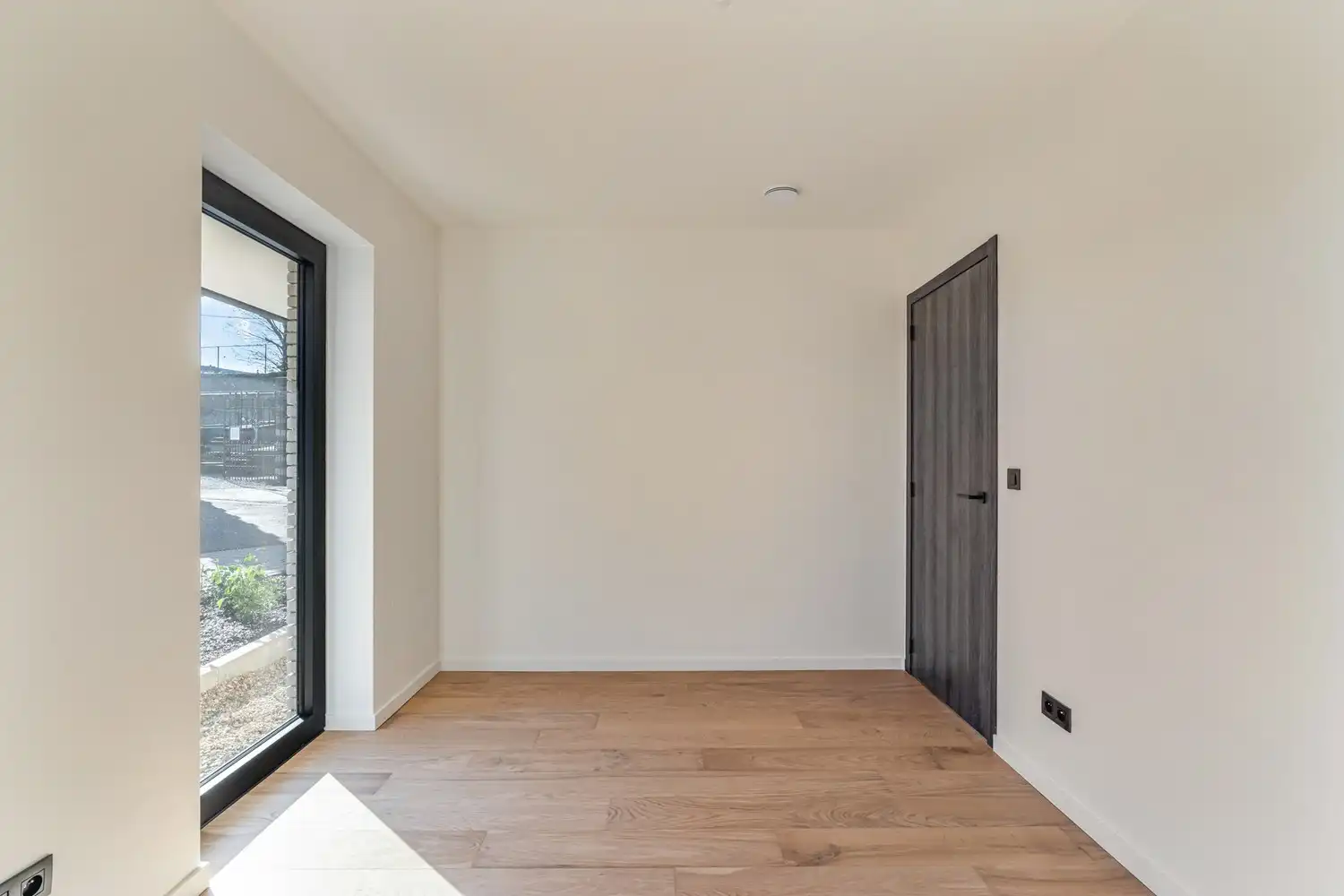 Instapklare nieuwbouw rijwoning met 3 slaapkamers en terras! foto 15