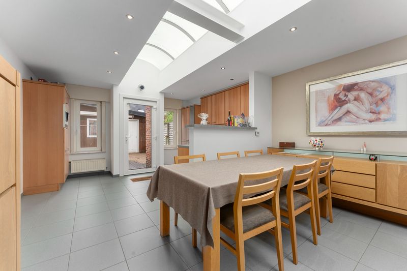 Roeselare : Instapklare, gerenoveerde rijwoning in hartje Roeselare! foto 4