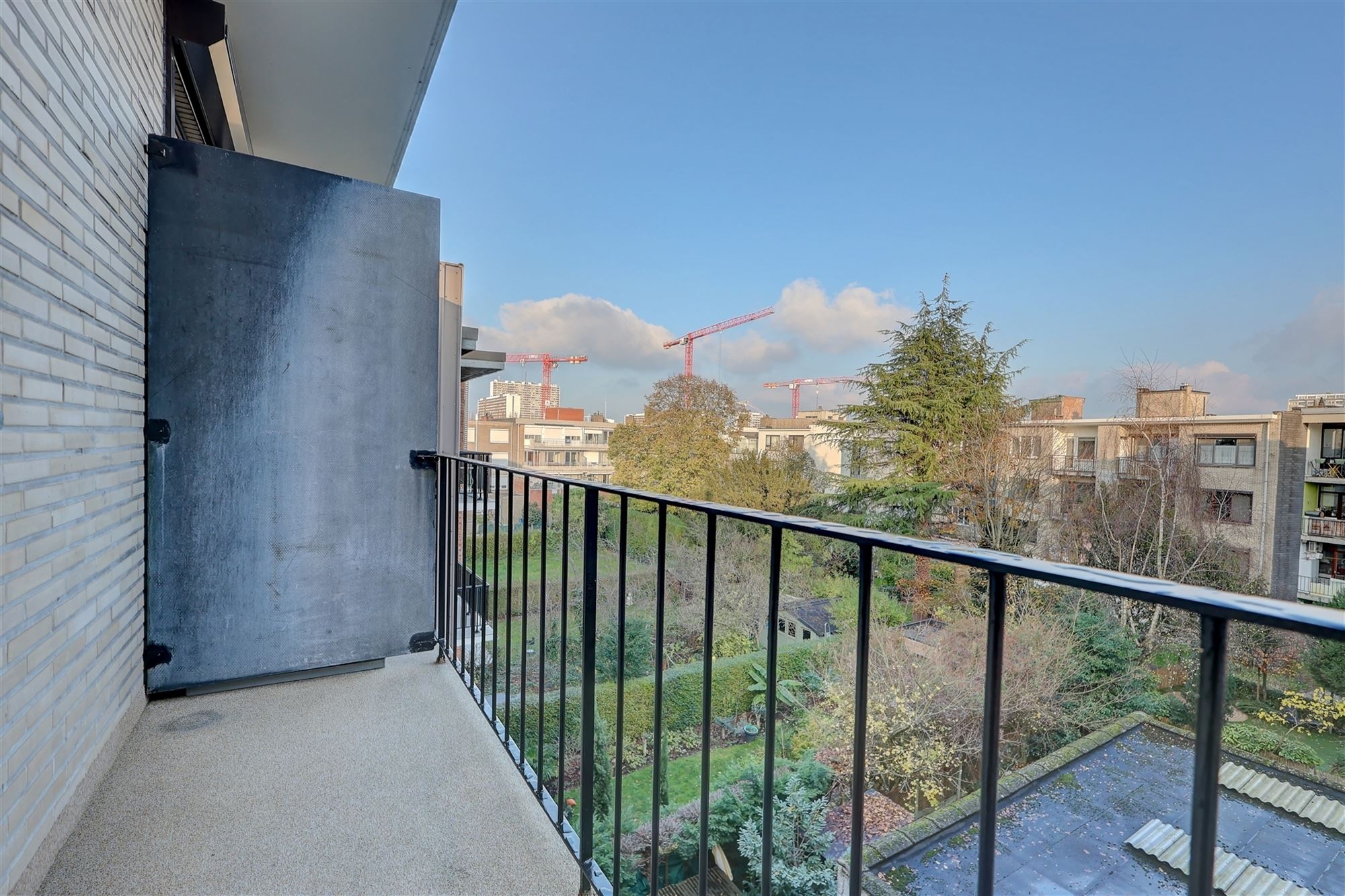 Gerenoveerd 2 slpk appartement met een rustig terras op Linkeroever! foto 11