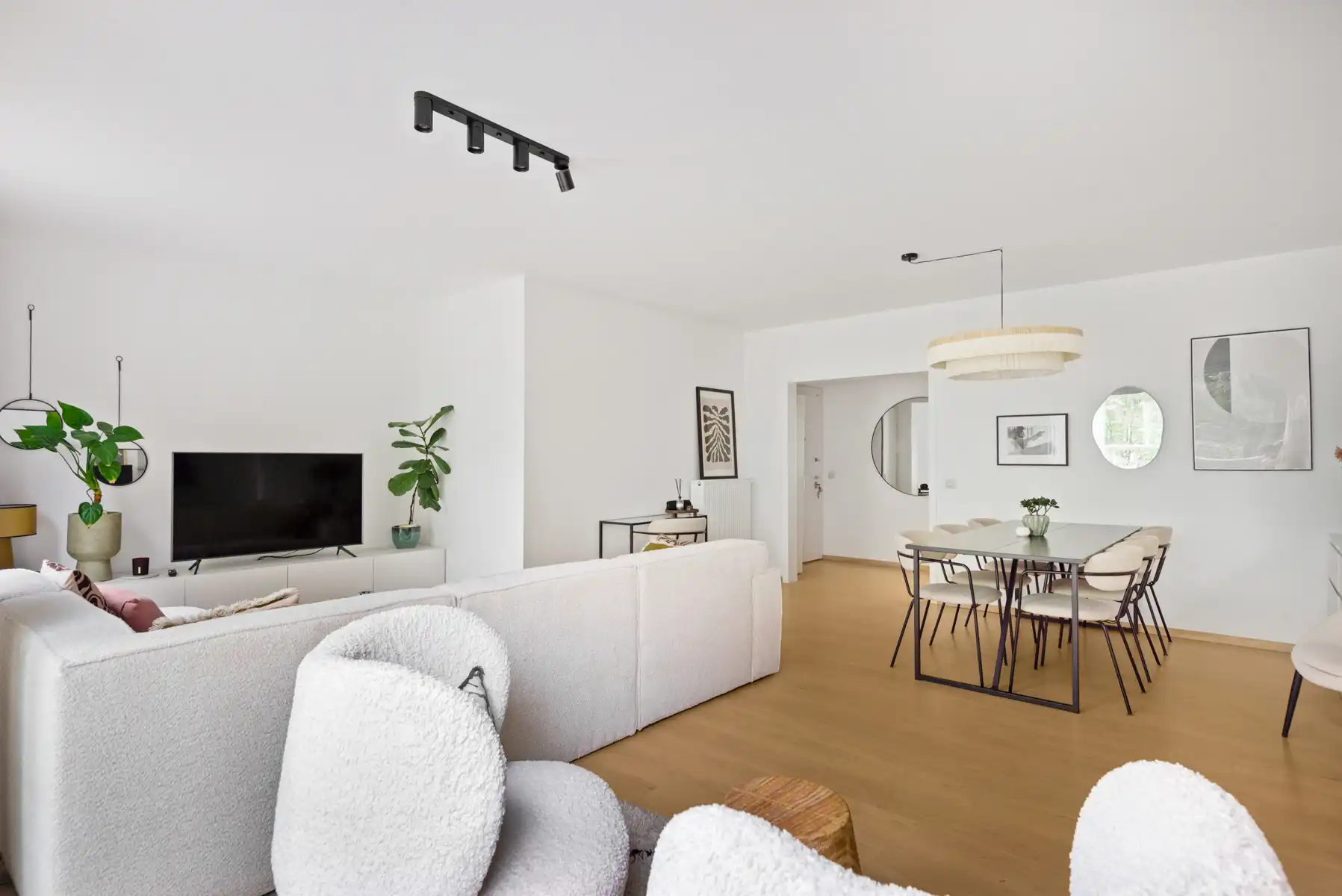 Atypisch ruim appartement met drie slaapkamers foto 9