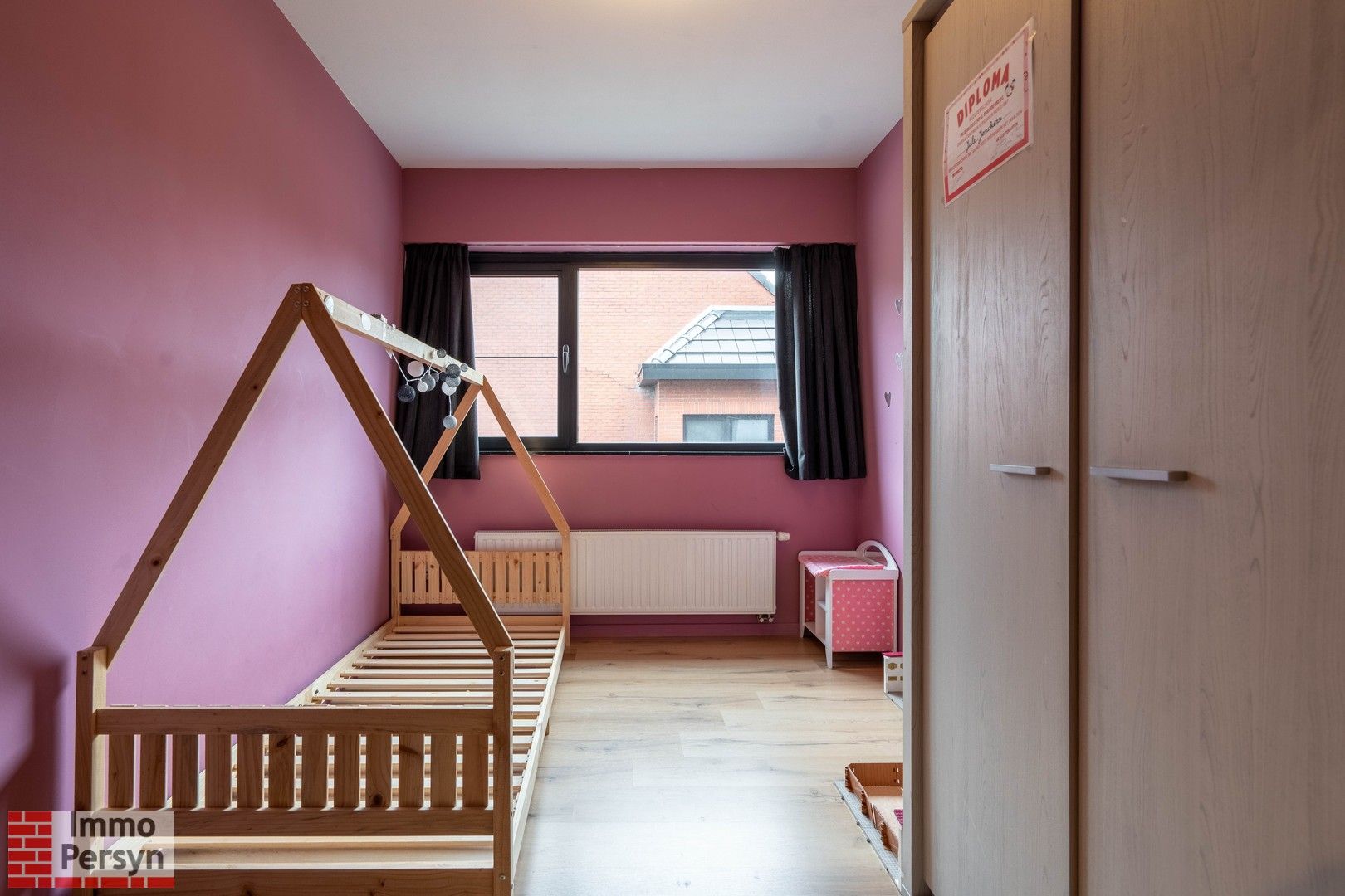 Prachtige HOB (2012) met 6 Slaapkamers, 2 Badkamers, Zwembad en Vrijstaande Garage foto 13