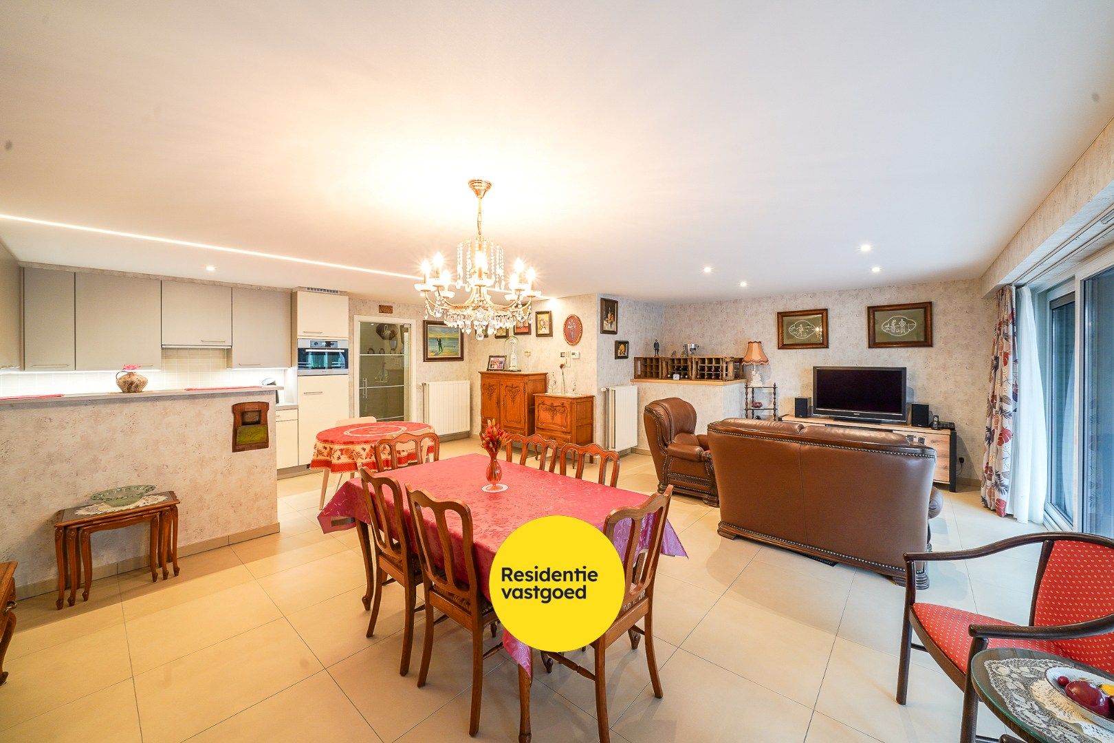 Instapklaar appartement met 2 terrassen te Mariakerke foto 5