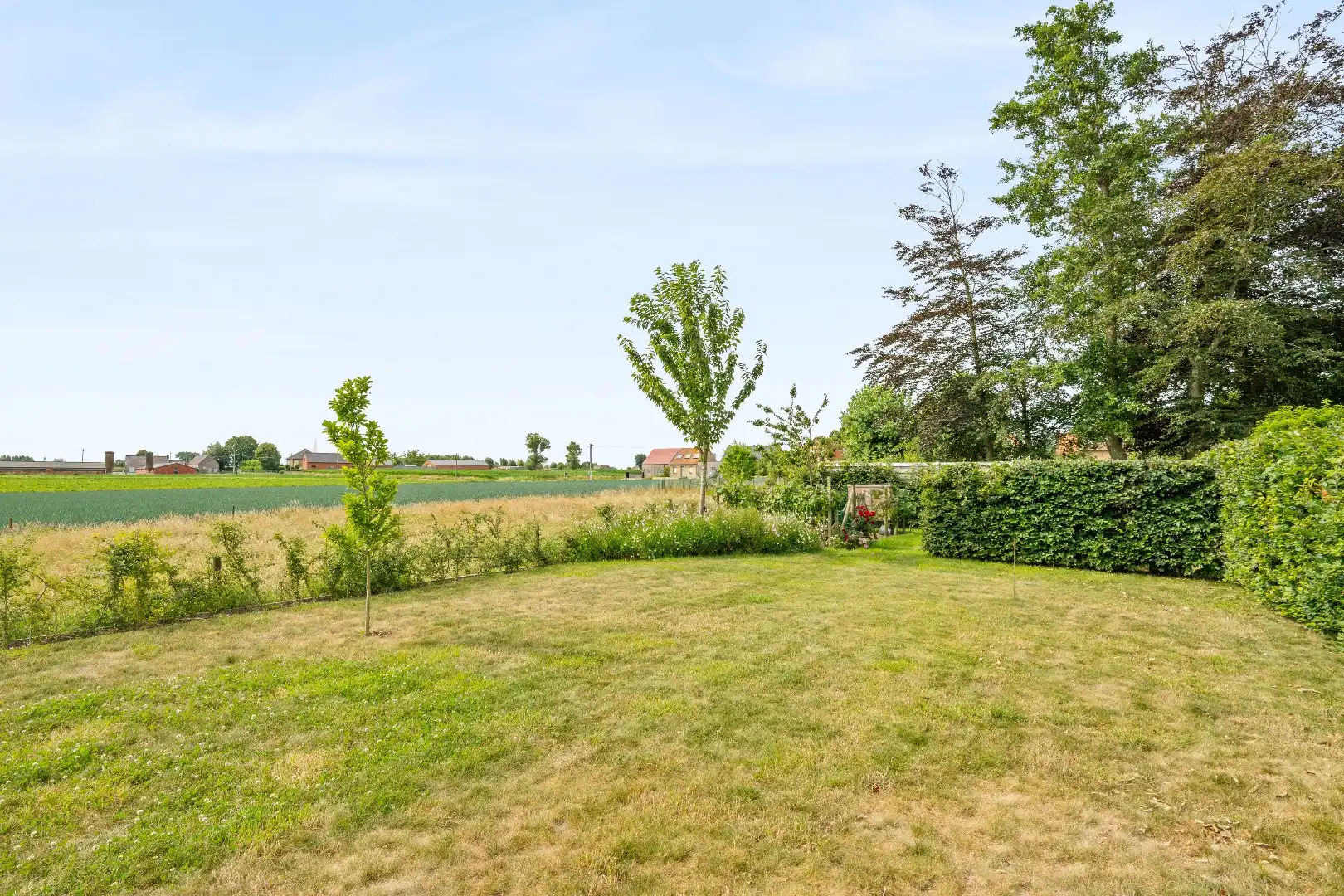 Recente en energiezuinige woning met 3 slaapkamers, ruime garage en tuin. foto 20