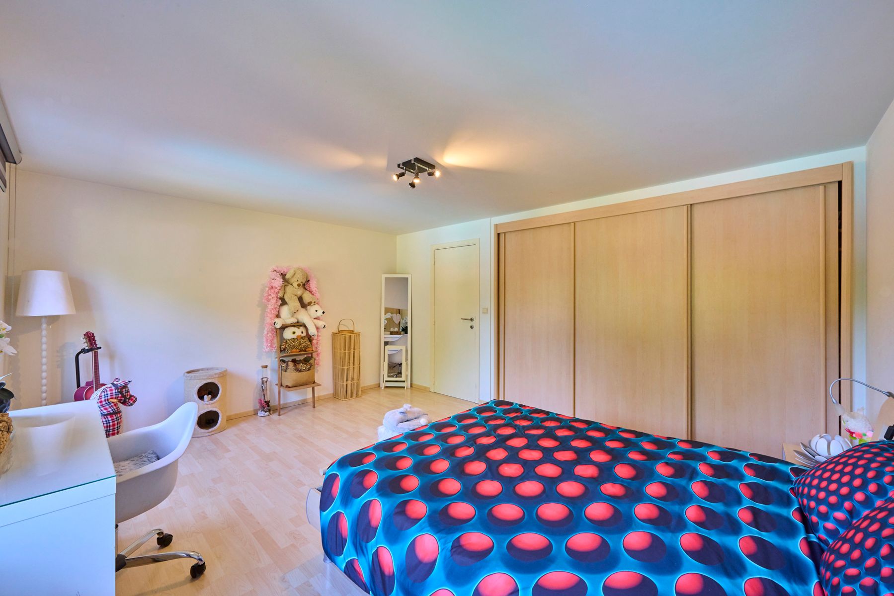 Exclusieve woning met handelzaak,appartement, zwembad en lift. foto 34