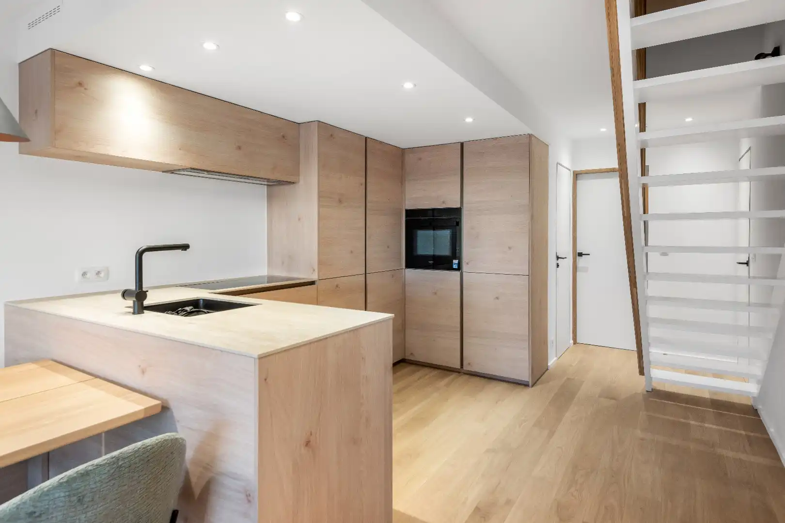 Heel mooi vernieuwd duplexdakapp. met een prachtig zonneterras gelegen op de Kustlaan in hartje Zoute. foto 6