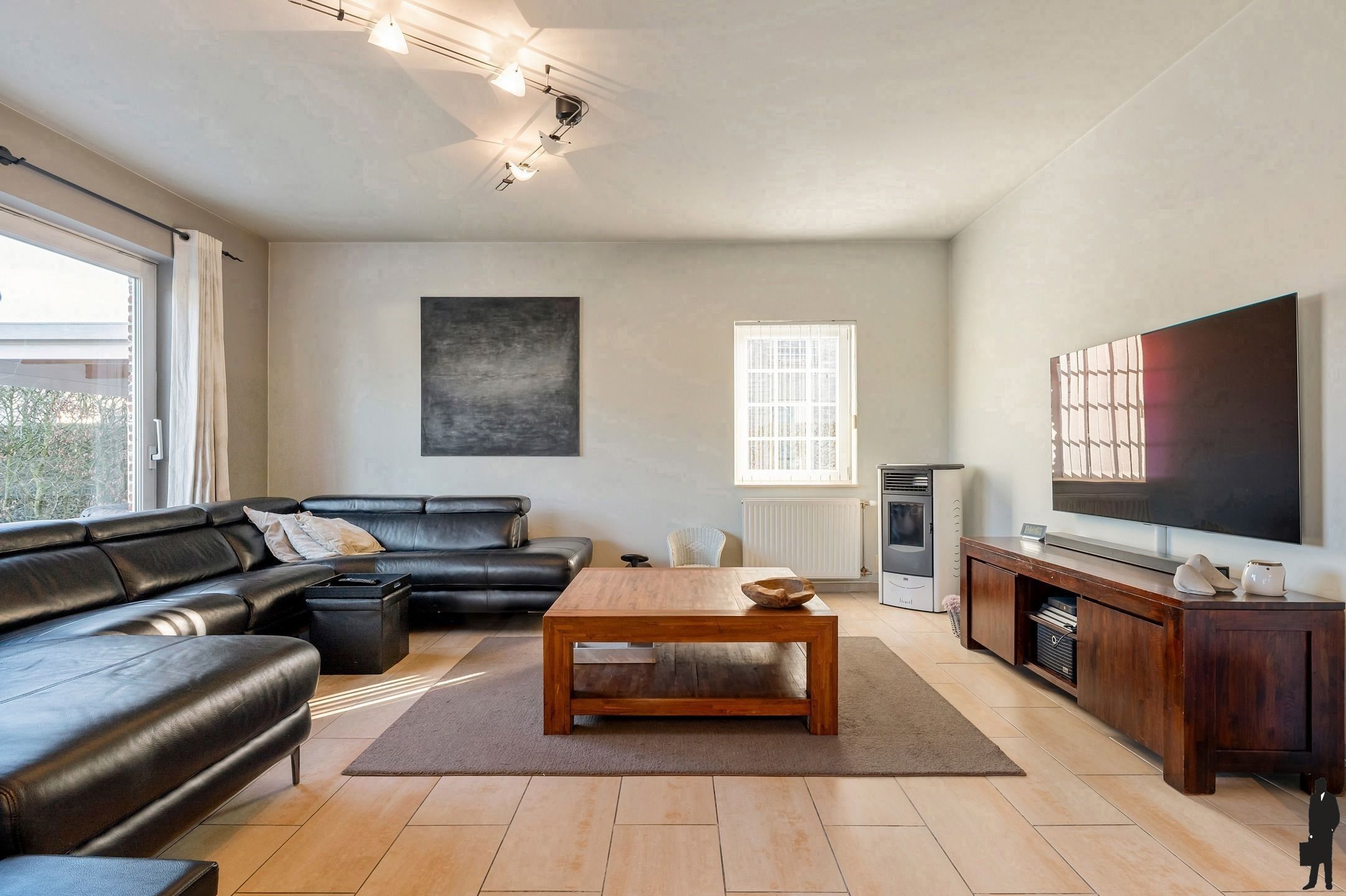 Ruime woning (ca. 225m²) met 3 grote slk’s, garage en mooie tuin op 726m² foto 7