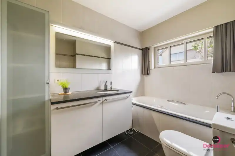 Charmante bungalow, gelegen op een ruim perceel van 626 m² foto 7