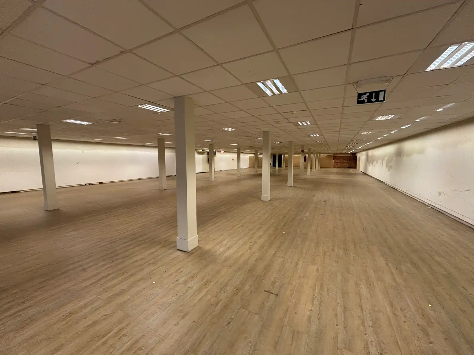 Handelspand van ca. 940 m² te huur in Zandhoven foto 3