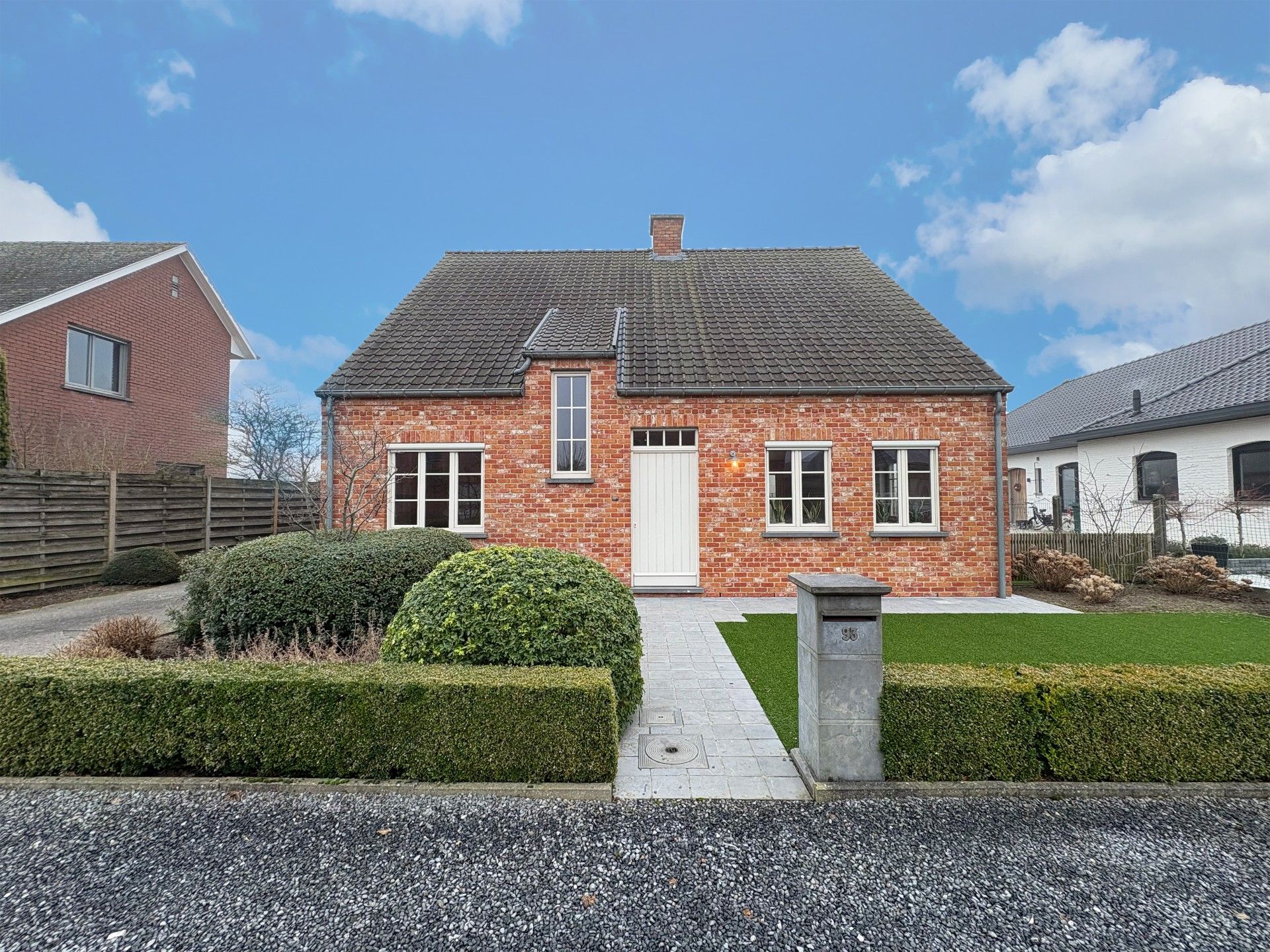 Alleenstaande villa in een doodlopende woonwijk met schitterend uitzicht op agrarisch gebied foto {{pictureIndex}}