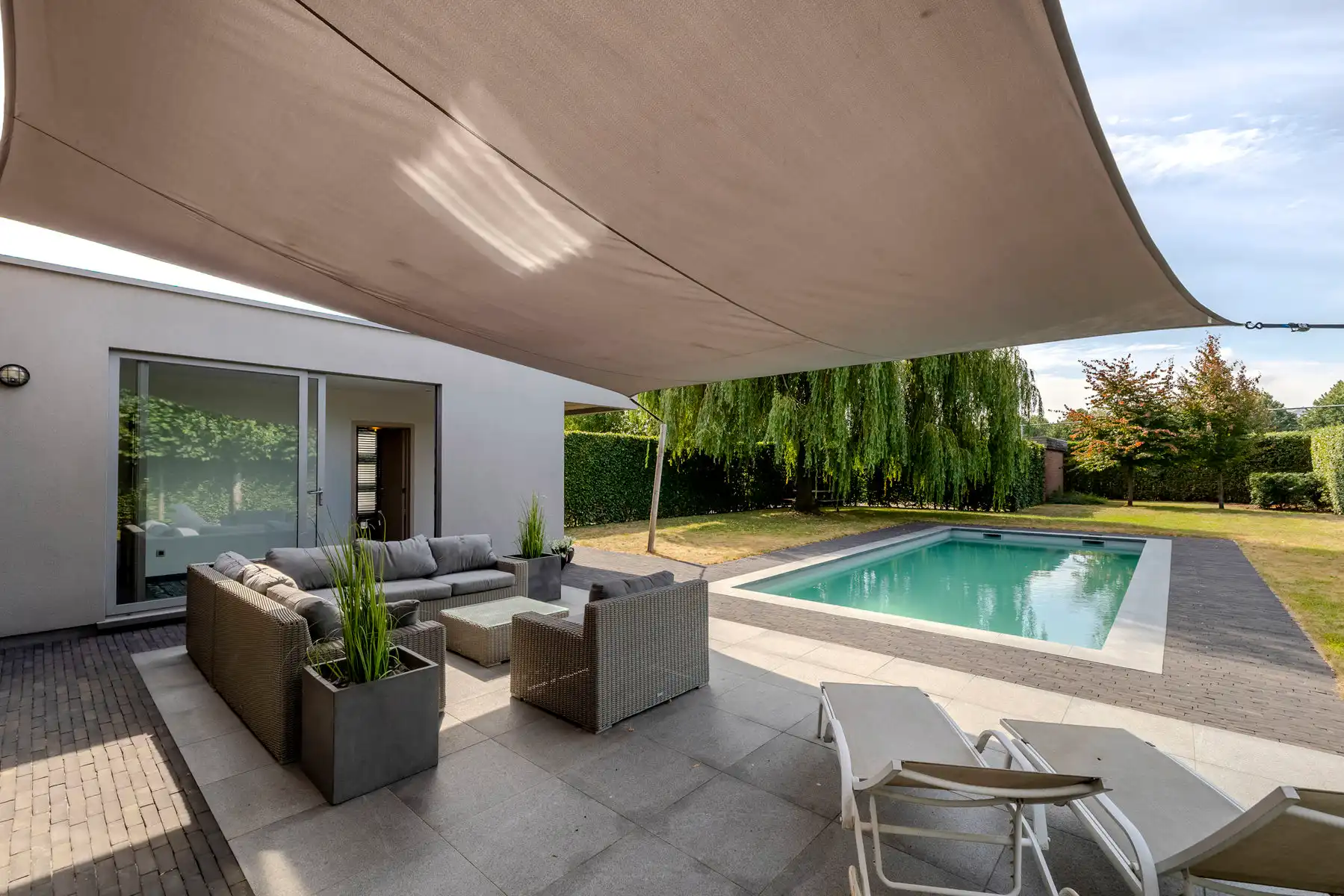 Moderne villa met zwembad op 1.282m² foto 19
