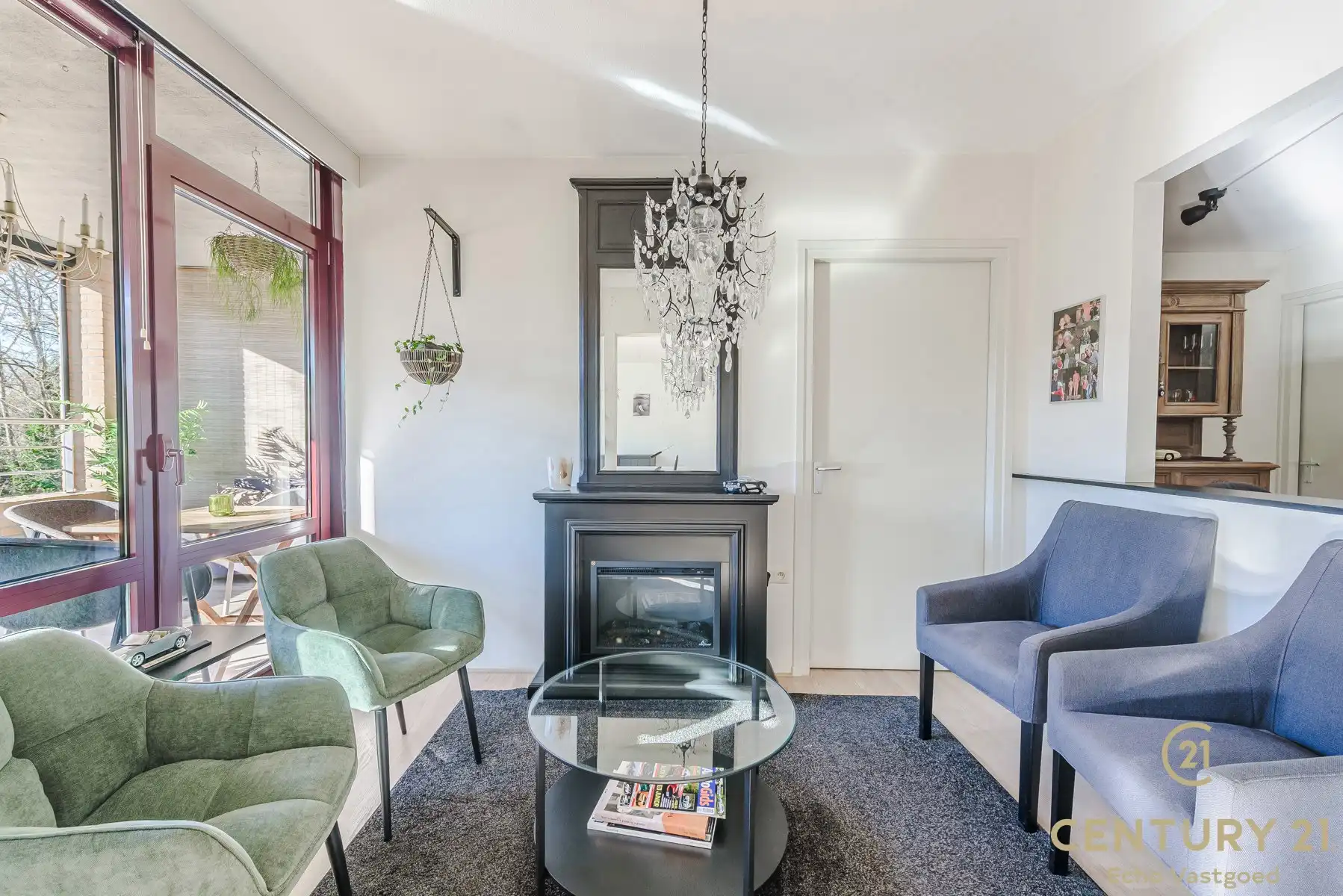 Ruim 2-slaap- 2badkamer appartement met terras en zwembad foto 10