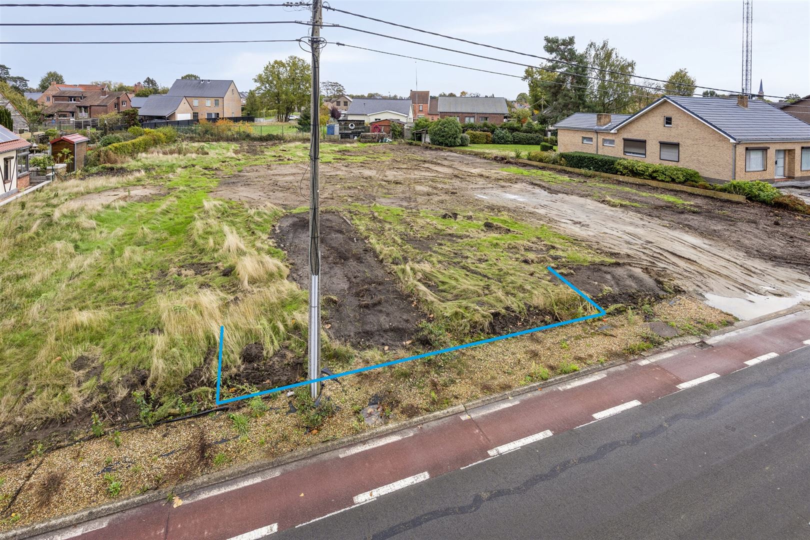 TE KOOP: Bouwgrond voor halfopen bebouwing te Paal!  foto {{pictureIndex}}