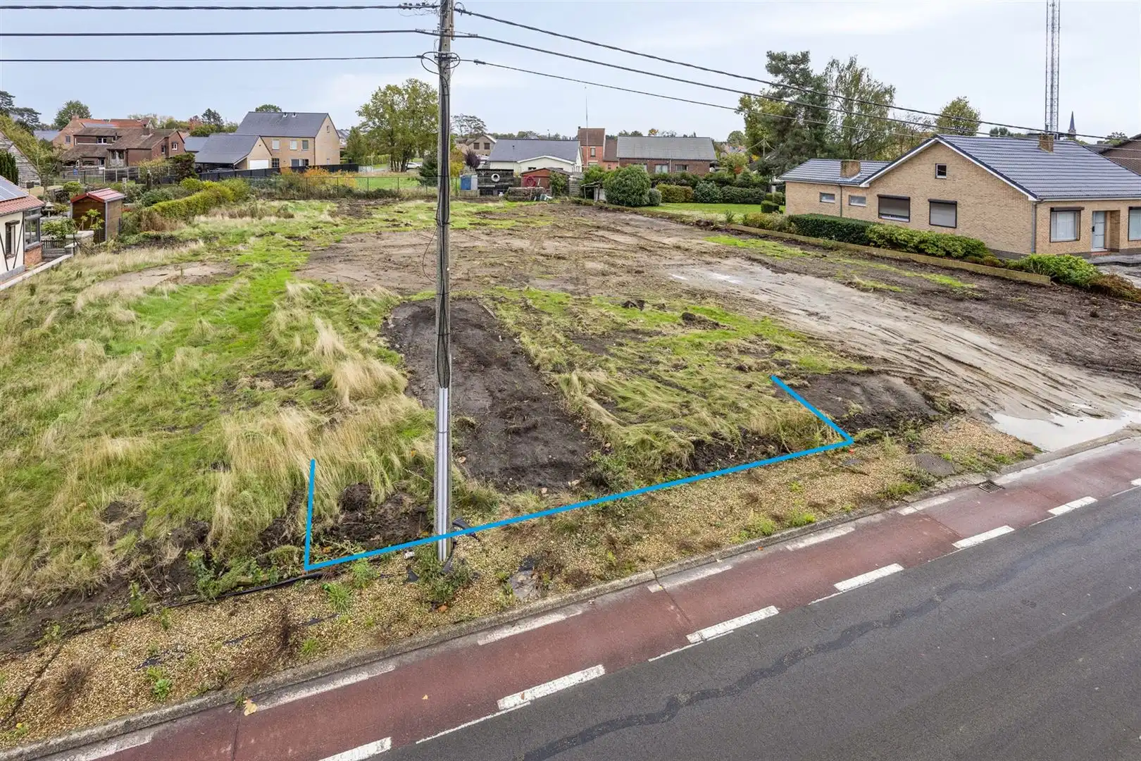 TE KOOP: Bouwgrond voor halfopen bebouwing te Paal!  foto {{pictureIndex}}