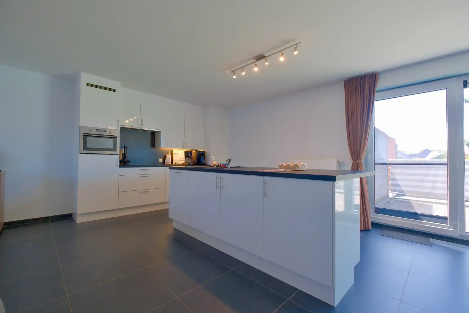 Recente bel-etage met 3 slpks, ruim terras en staanplaats foto 11