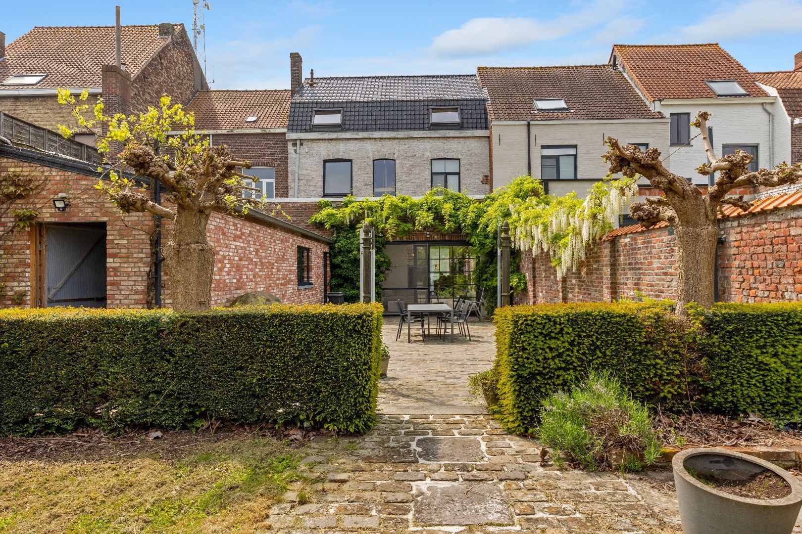 BURGERWONING MET 5 SLPKS,  TUIN EN HUURGARAGE foto 5