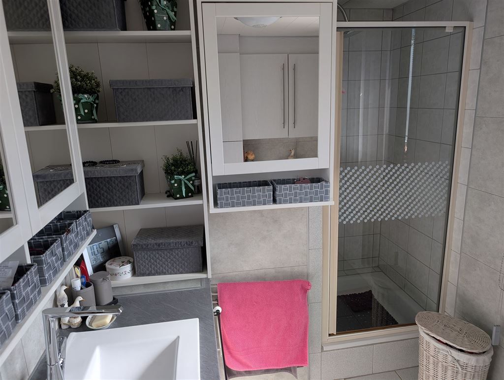 Gebouw met 2 appartementen en magazijn foto 19