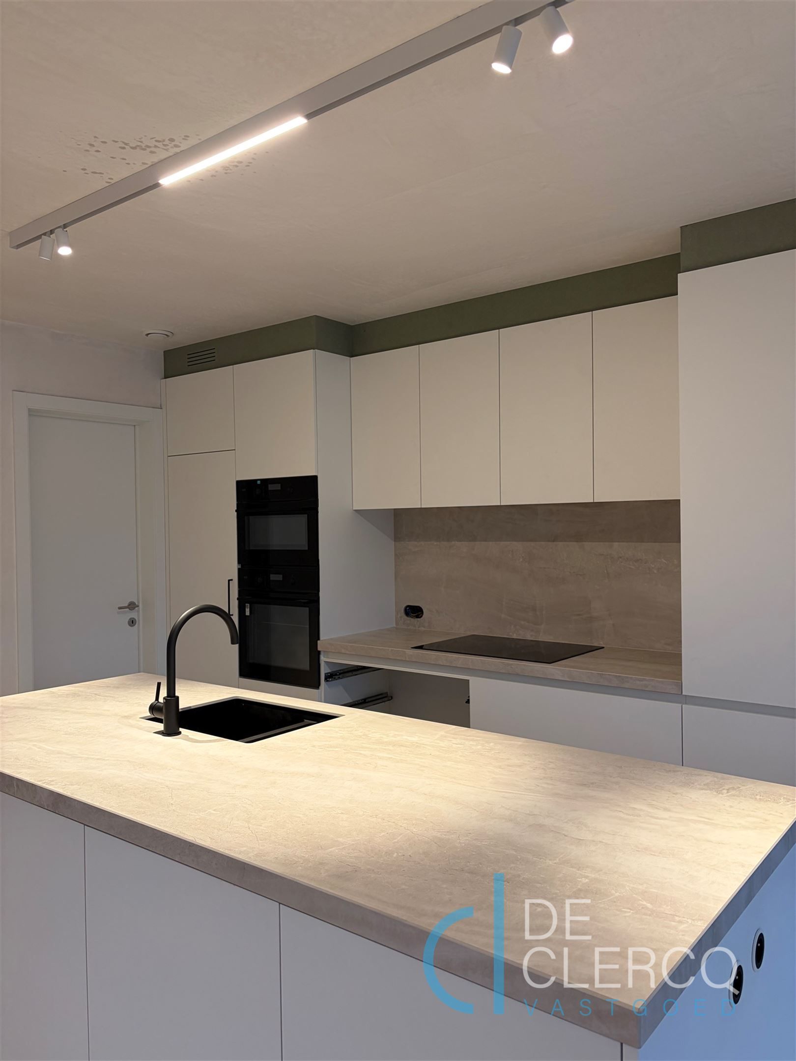 Gloednieuw appartement te huur in centrum Lochristi!  foto 6