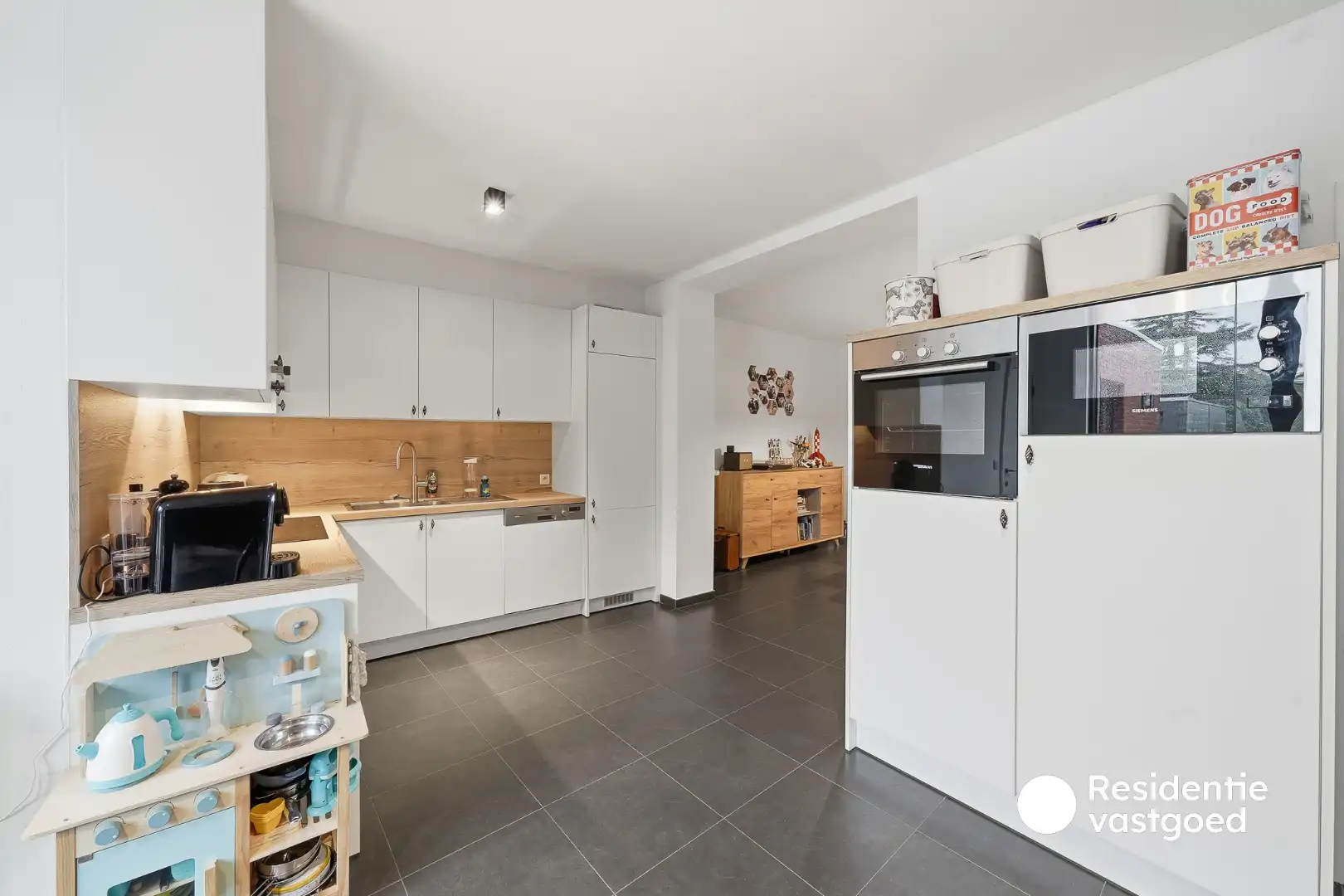 Karaktervolle en instapklare gezinswoning met vier slaapkamers foto 11