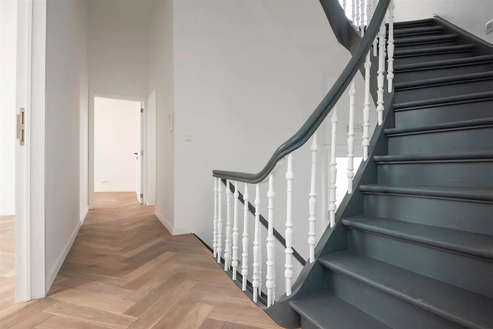 Majestueus burgerhuis met studio foto 17