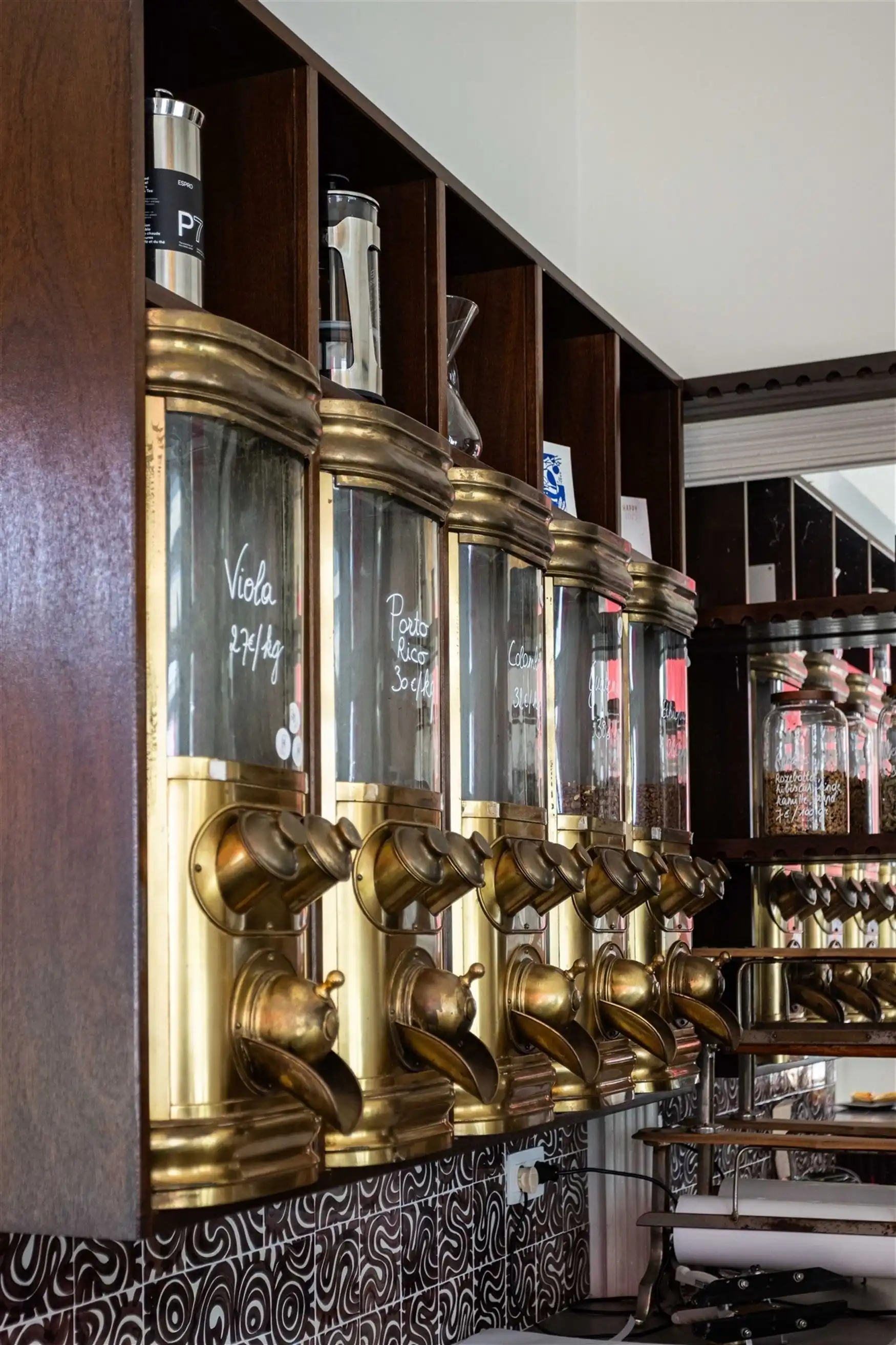 Horecapand met terras aan het water in hartje Gent foto 7