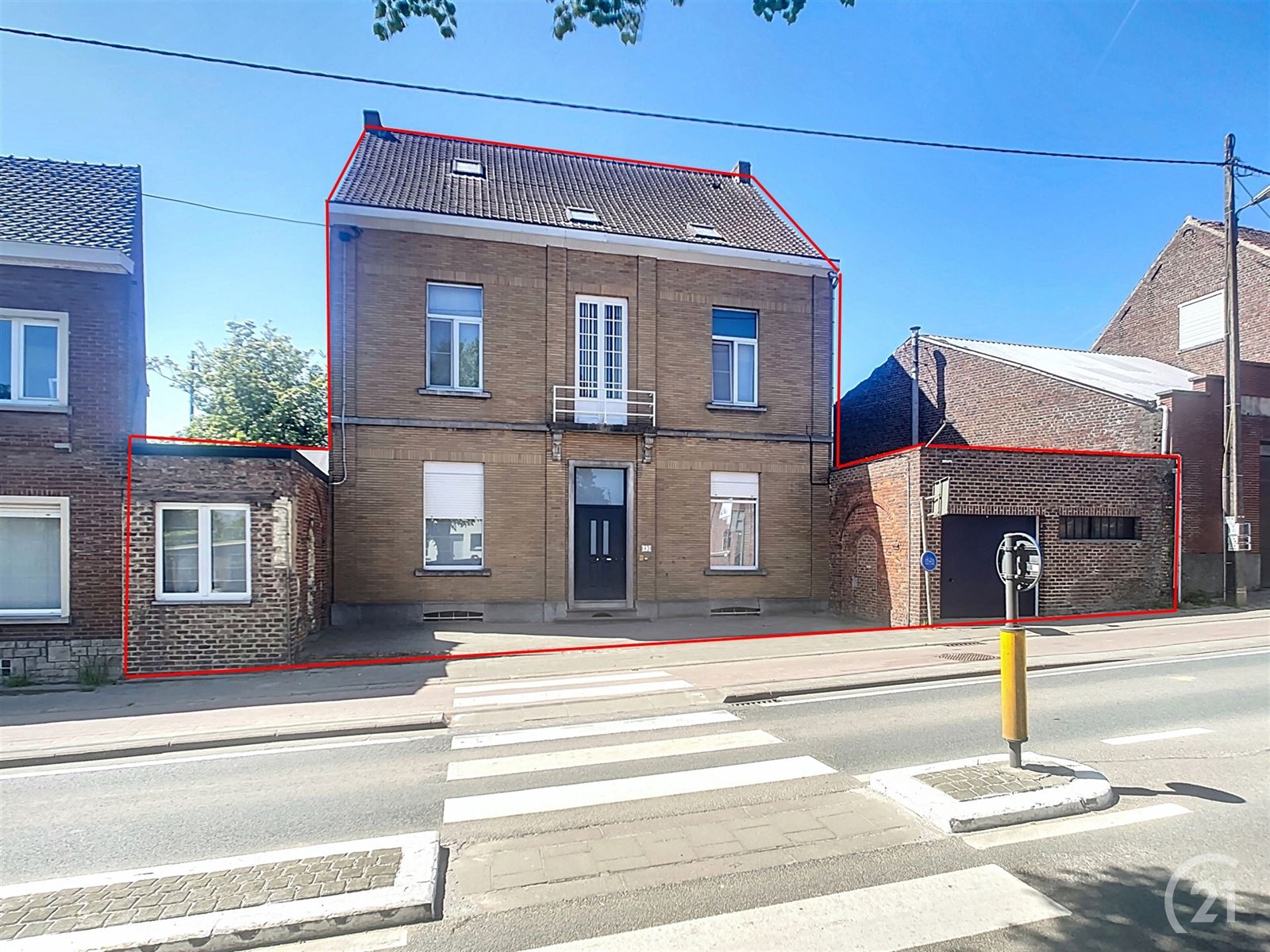 Herenwoning met mogelijkheid meergezinswoning of praktijk foto {{pictureIndex}}