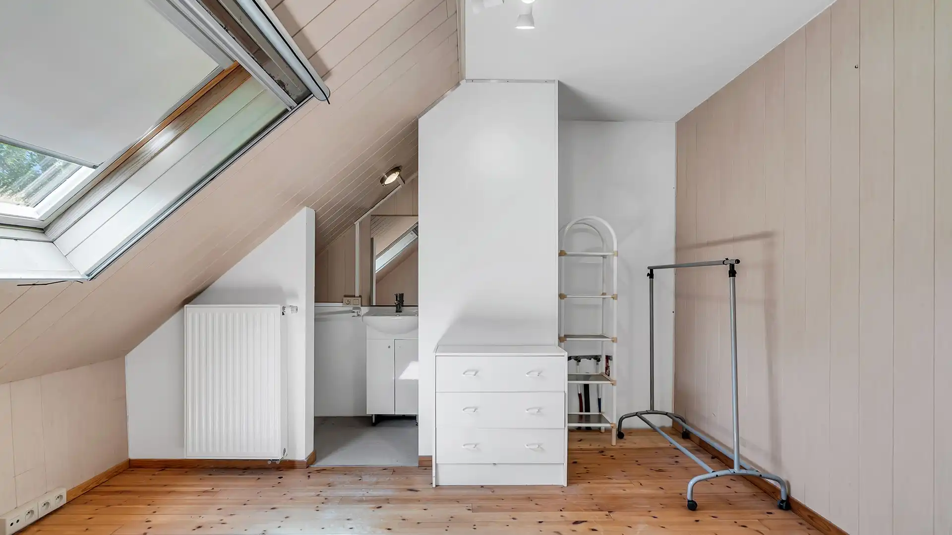 Ruime en instapklare woning met zwembad in Genk (Bret) foto 31