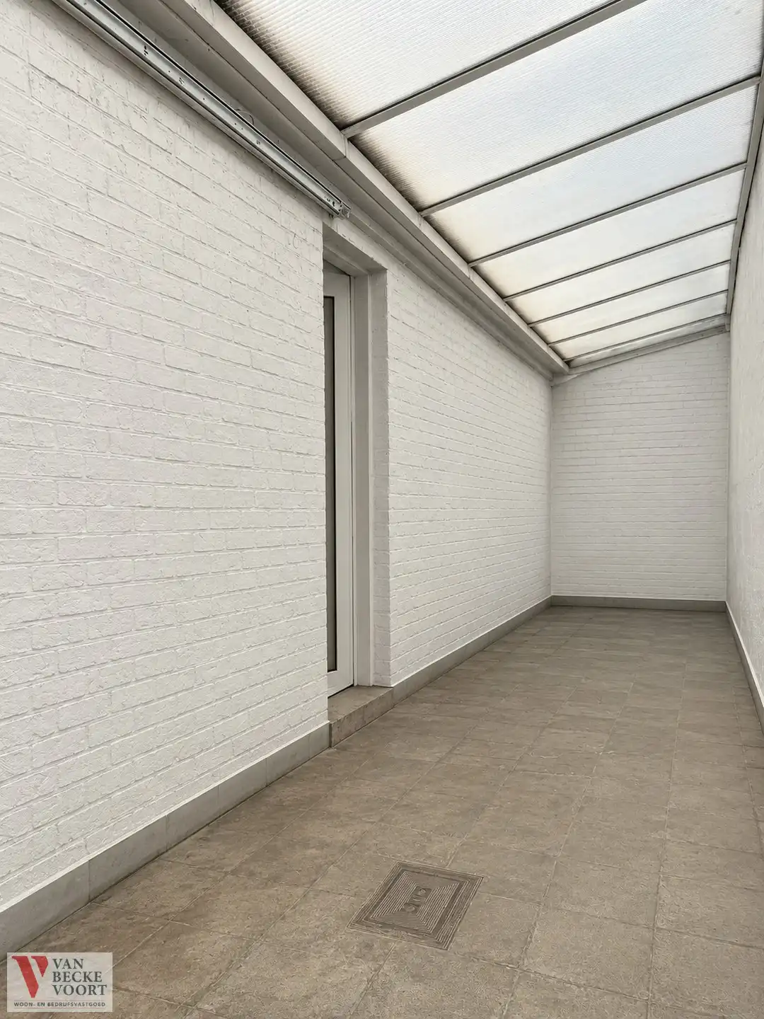 Handelsgelijkvloers 200 m² + kelder 90 m² foto 7