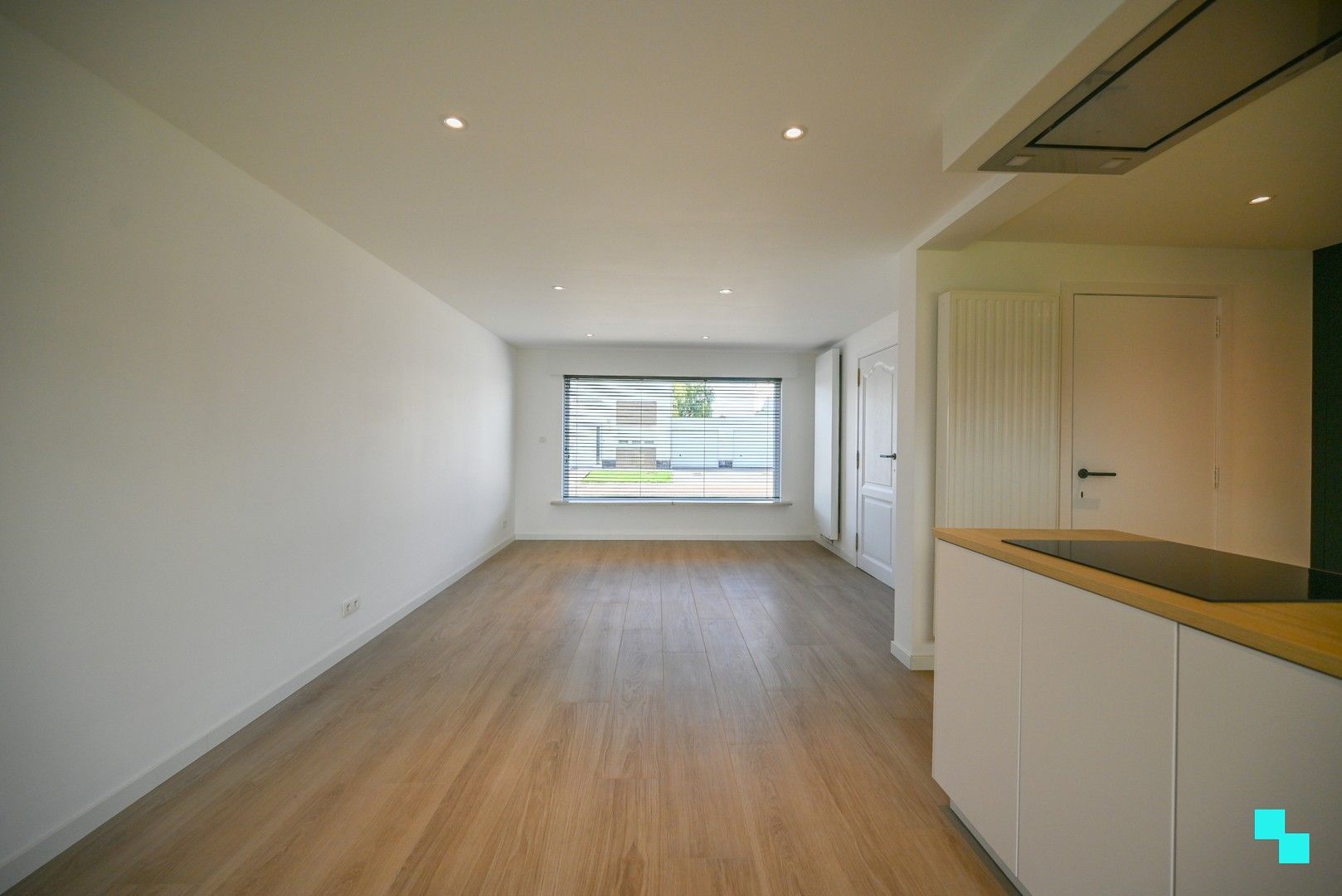 Instapklare eengezinswoning in een rustige buurt in Oostrozebeke! foto 3